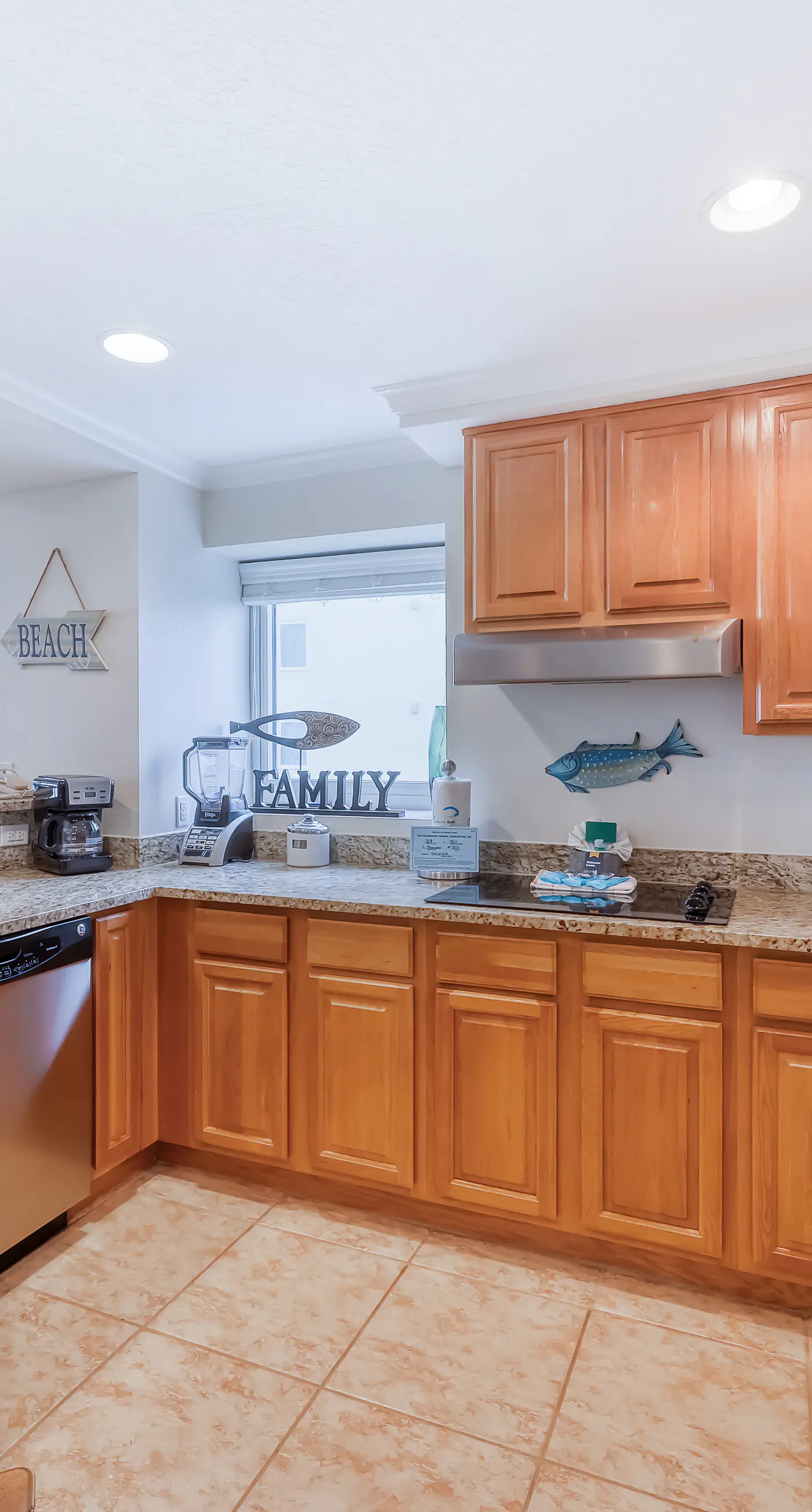 Gulf-front condo w great location, beach access & shared pool hot tub