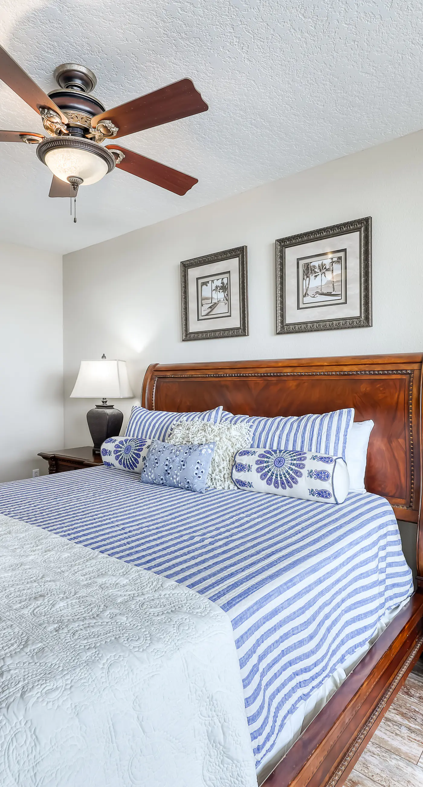 Gulf-front condo w great location, beach access & shared pool hot tub