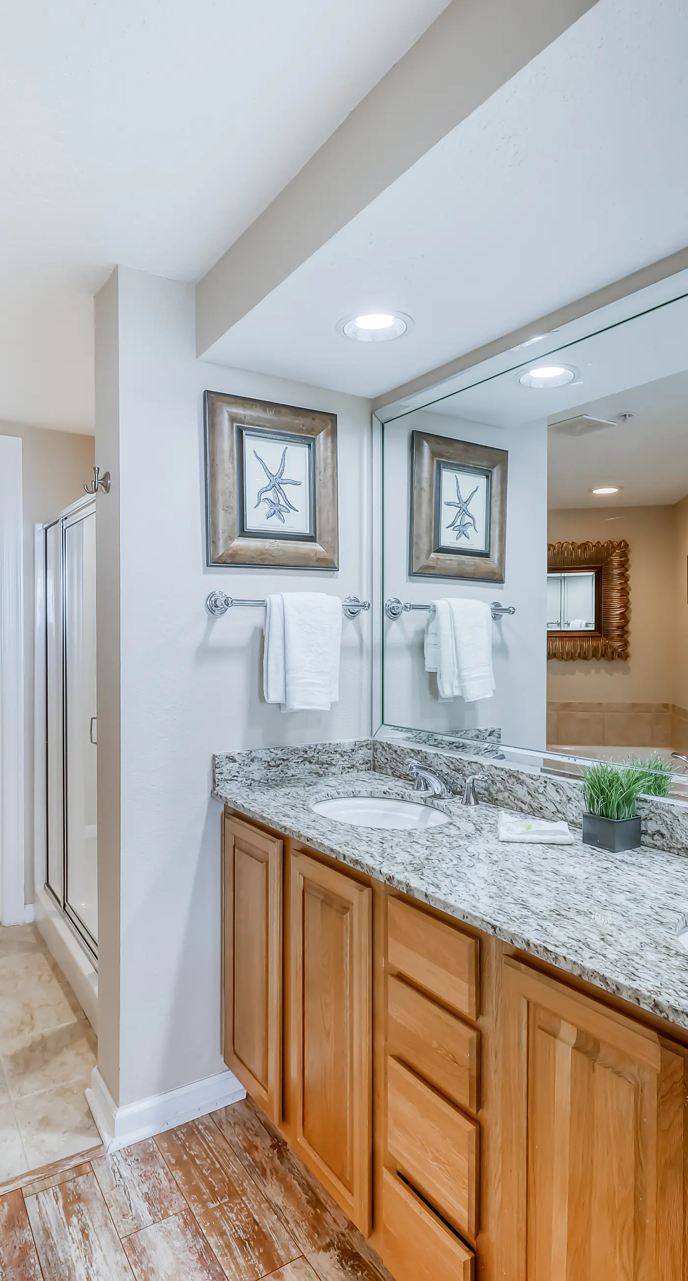 Gulf-front condo w great location, beach access & shared pool hot tub