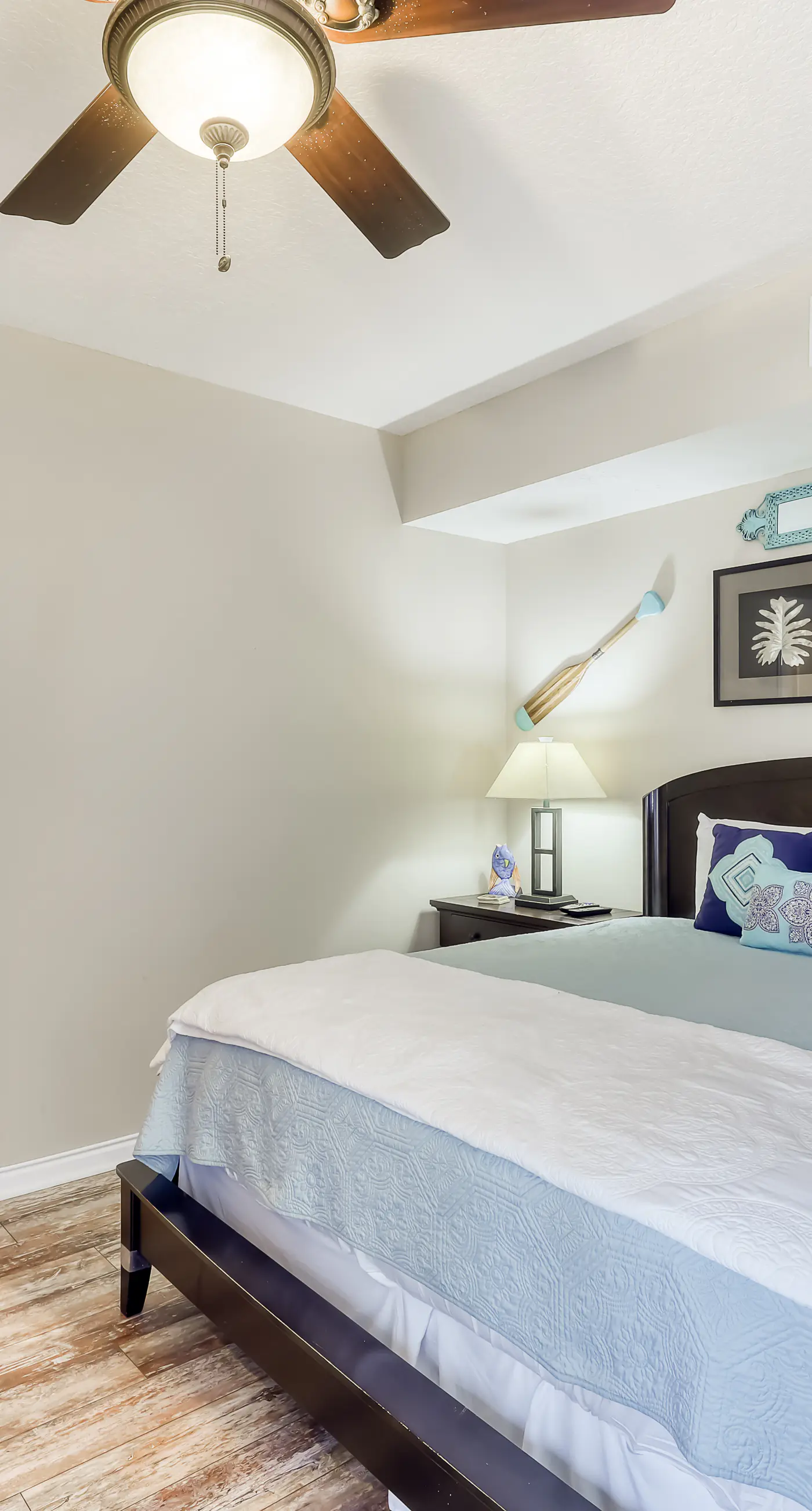 Gulf-front condo w great location, beach access & shared pool hot tub