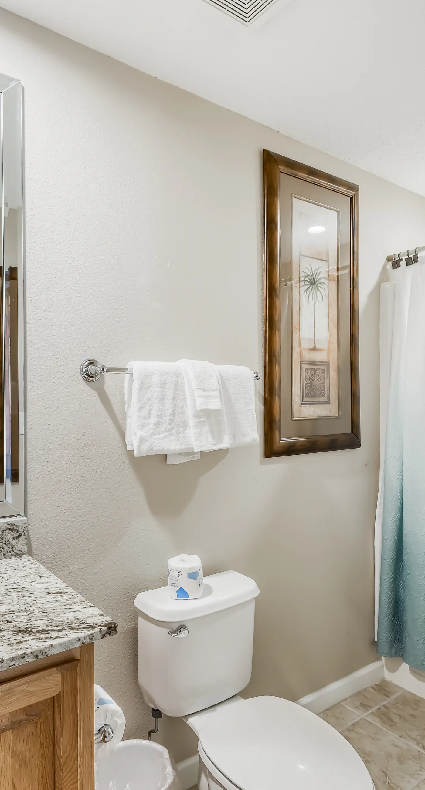 Gulf-front condo w great location, beach access & shared pool hot tub