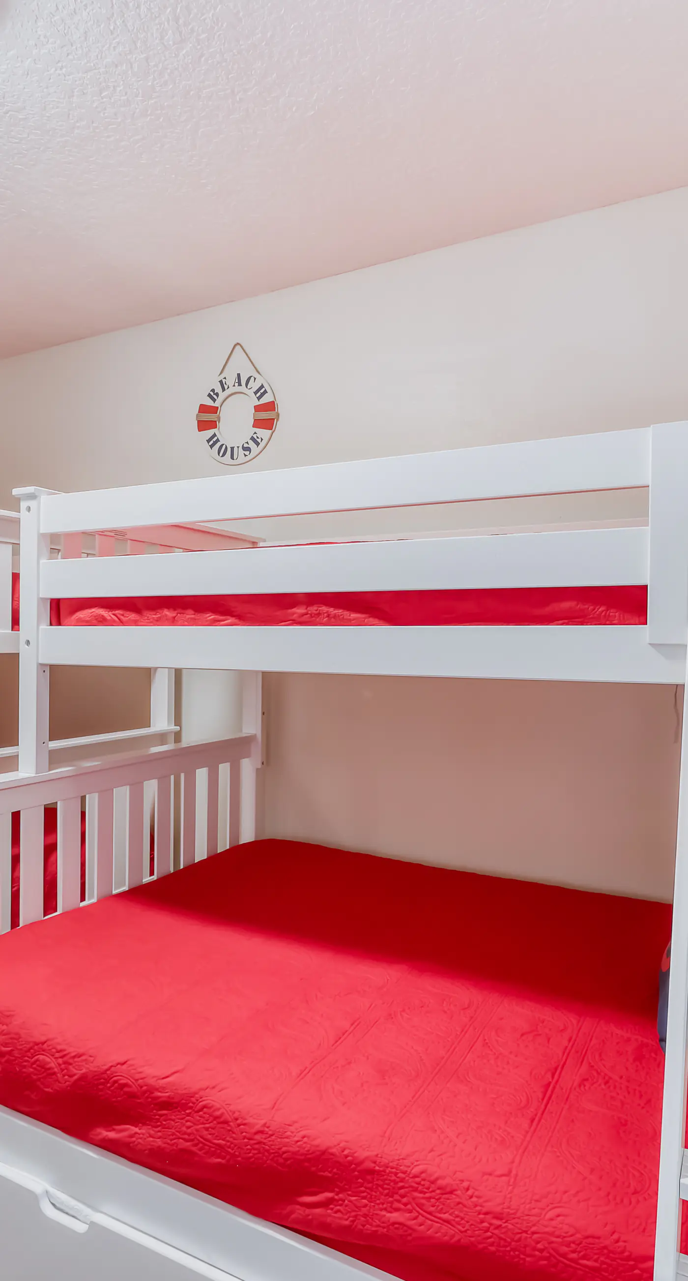 Gulf-front condo w great location, beach access & shared pool hot tub