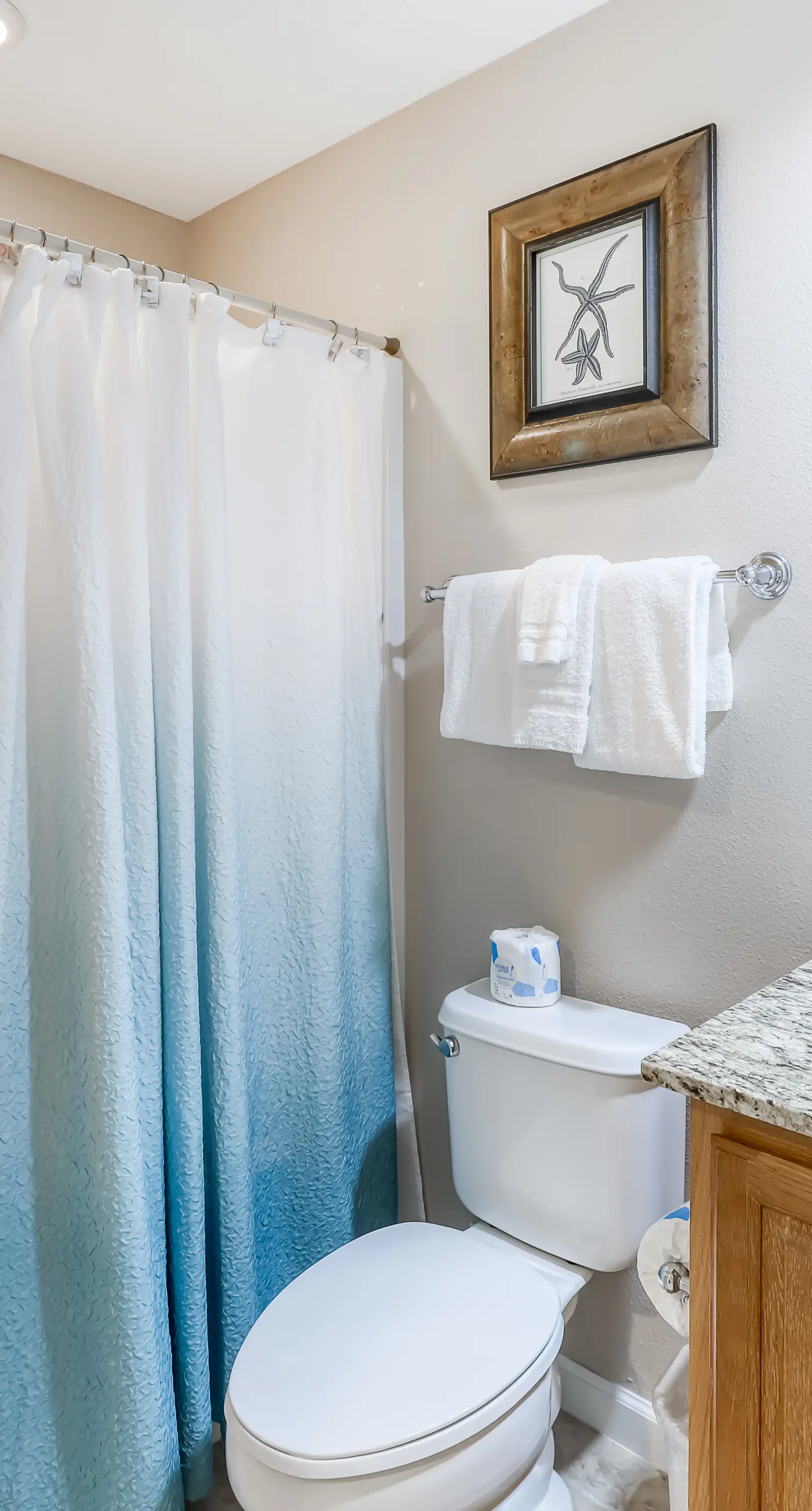 Gulf-front condo w great location, beach access & shared pool hot tub