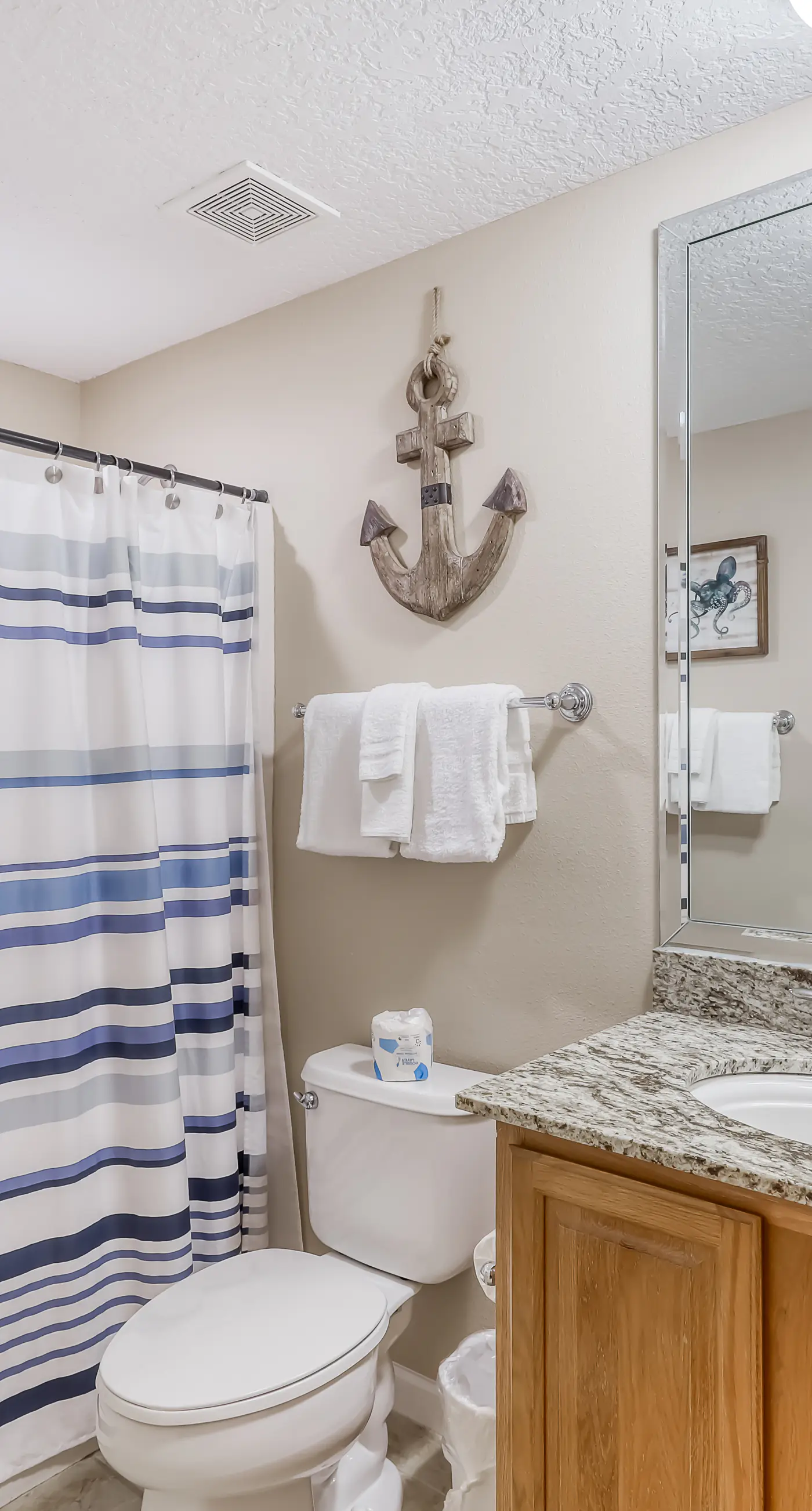 Gulf-front condo w great location, beach access & shared pool hot tub