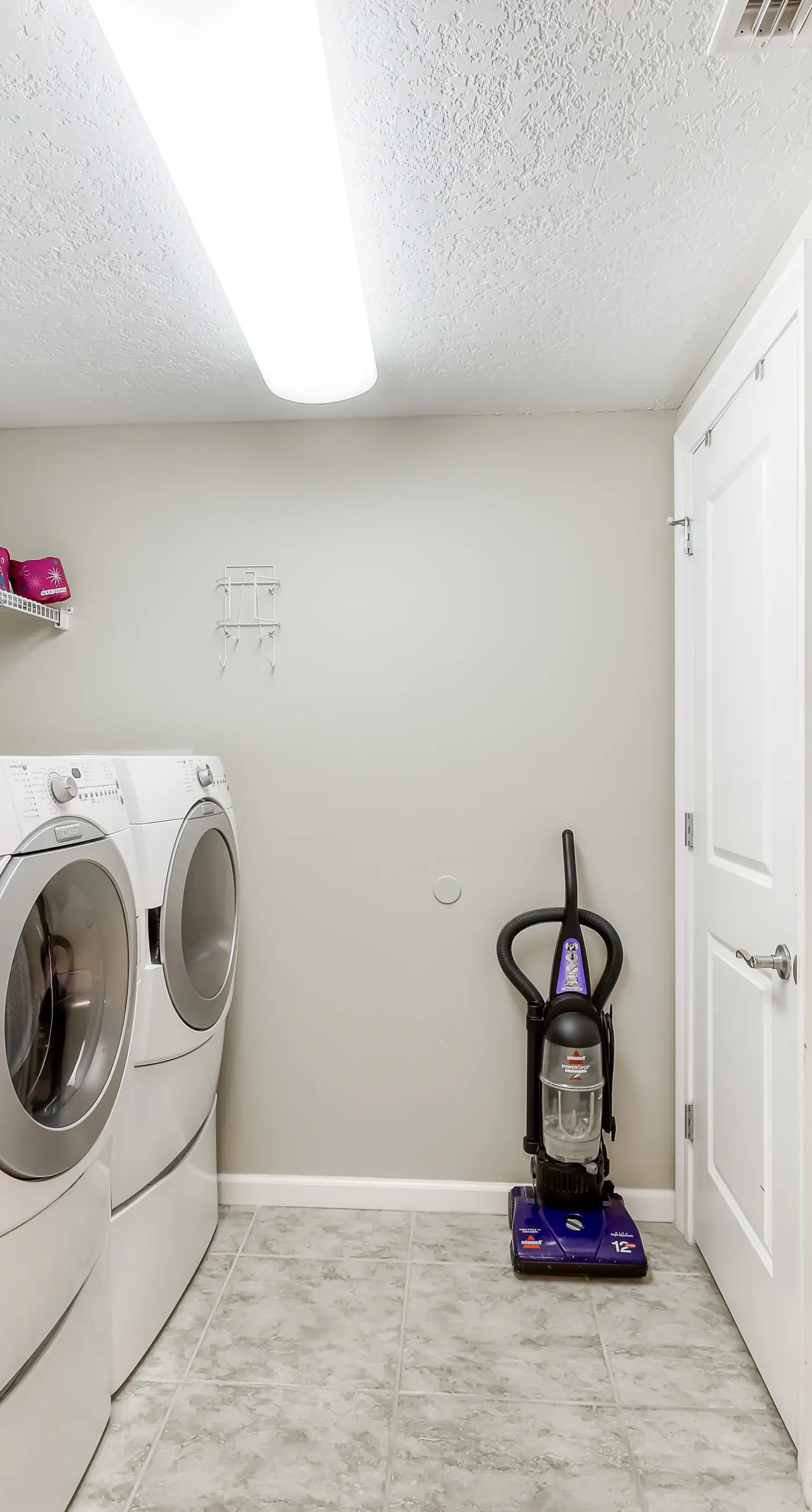 Gulf-front condo w great location, beach access & shared pool hot tub