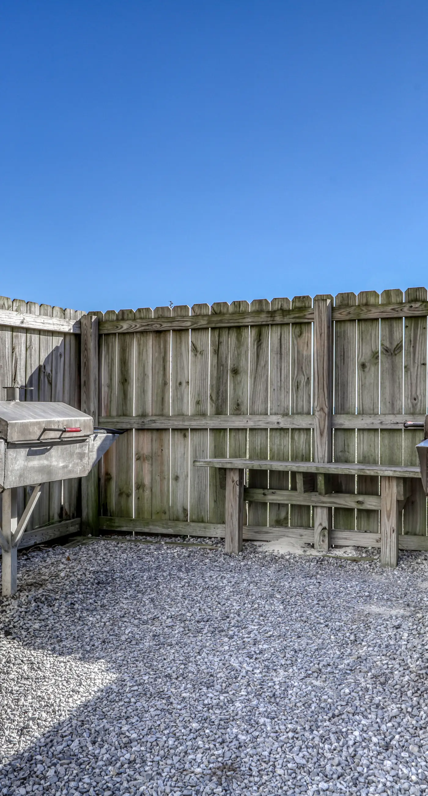 Gulf-front condo w great location, beach access & shared pool hot tub