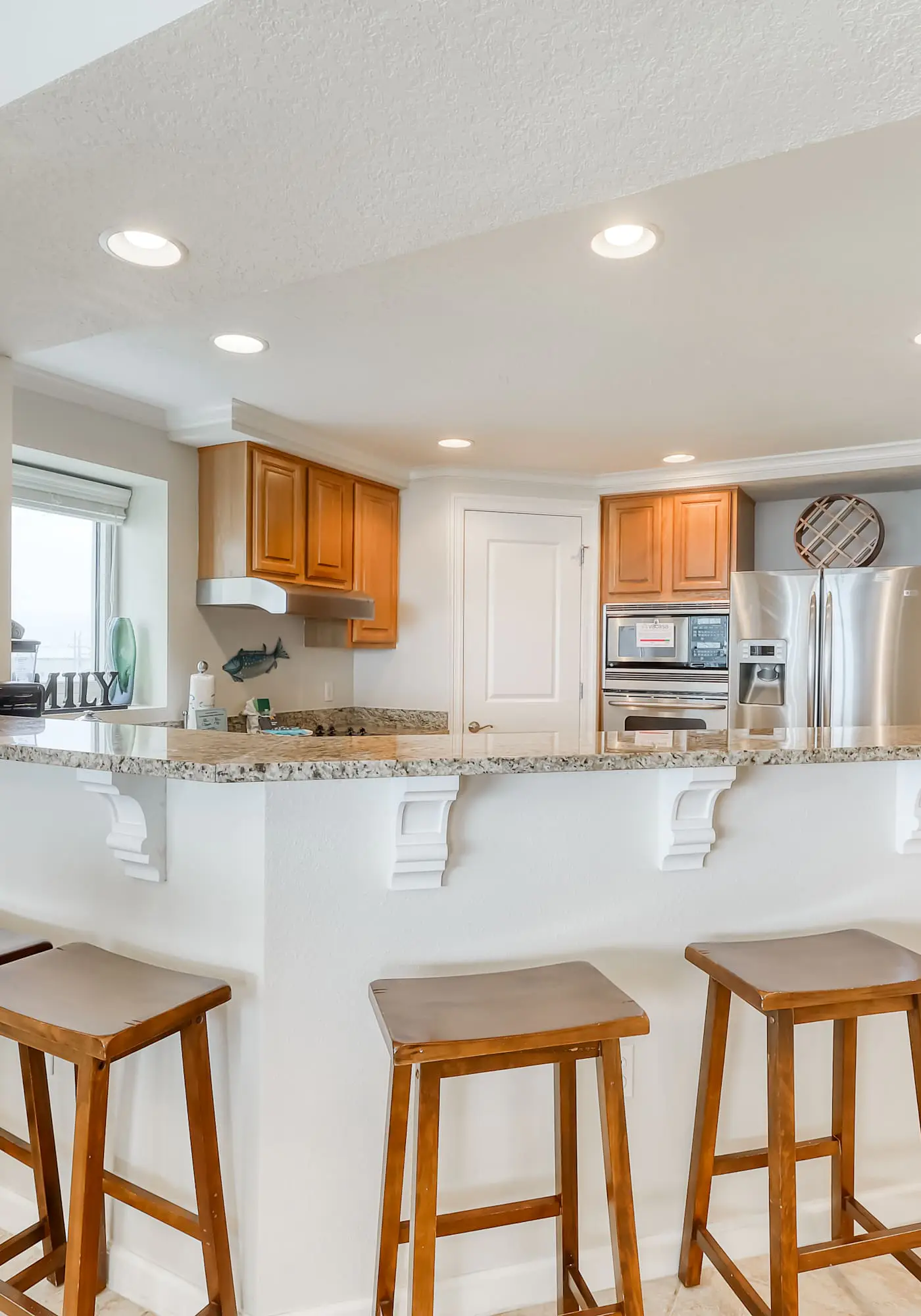 Gulf-front condo w great location, beach access & shared pool hot tub