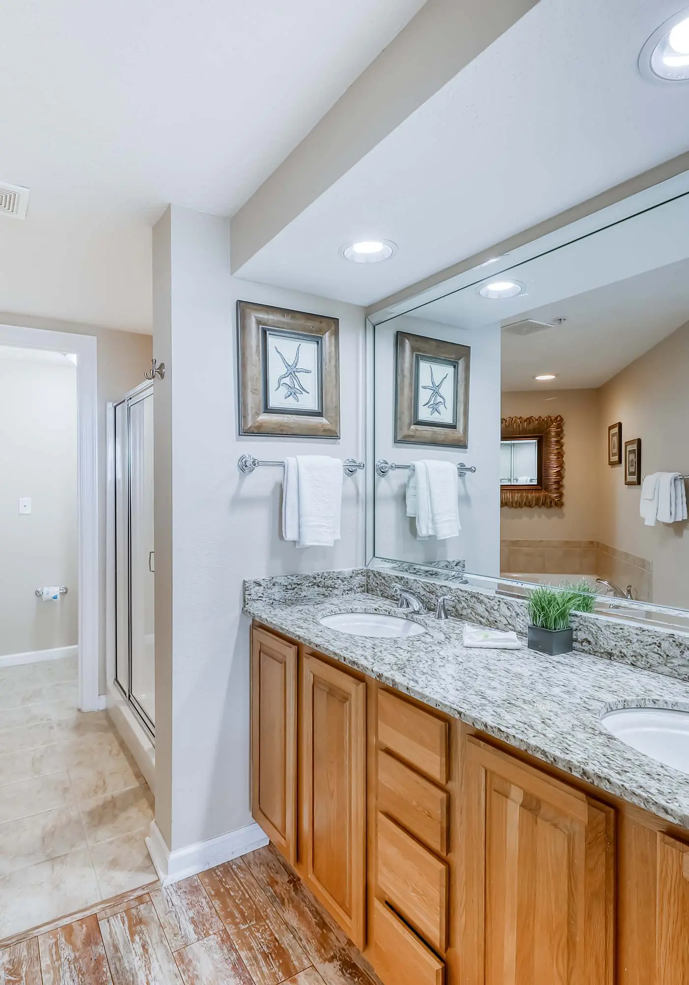 Gulf-front condo w great location, beach access & shared pool hot tub