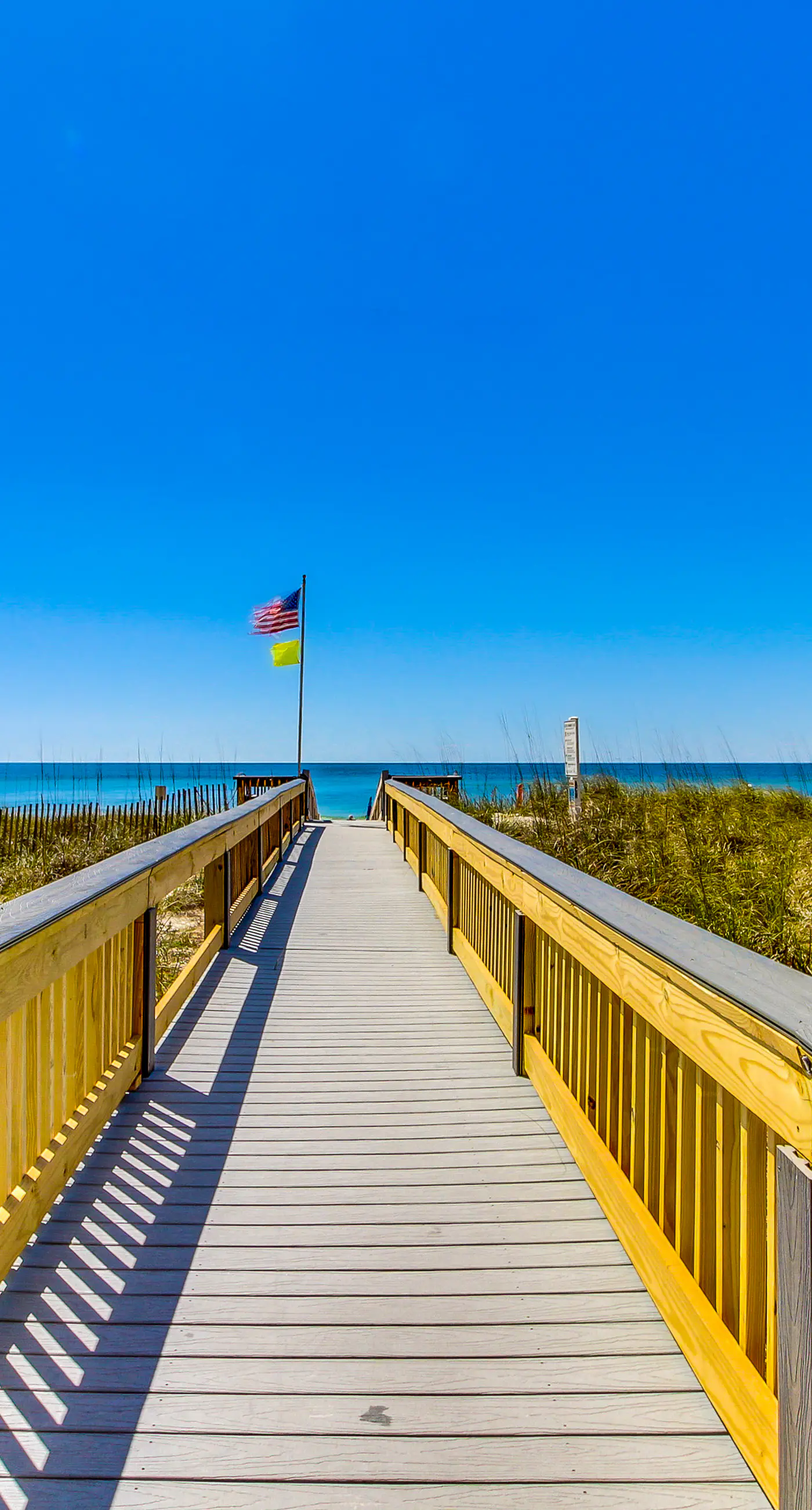 Corner condo with Gulf lagoon views, beach access & pools lazy river