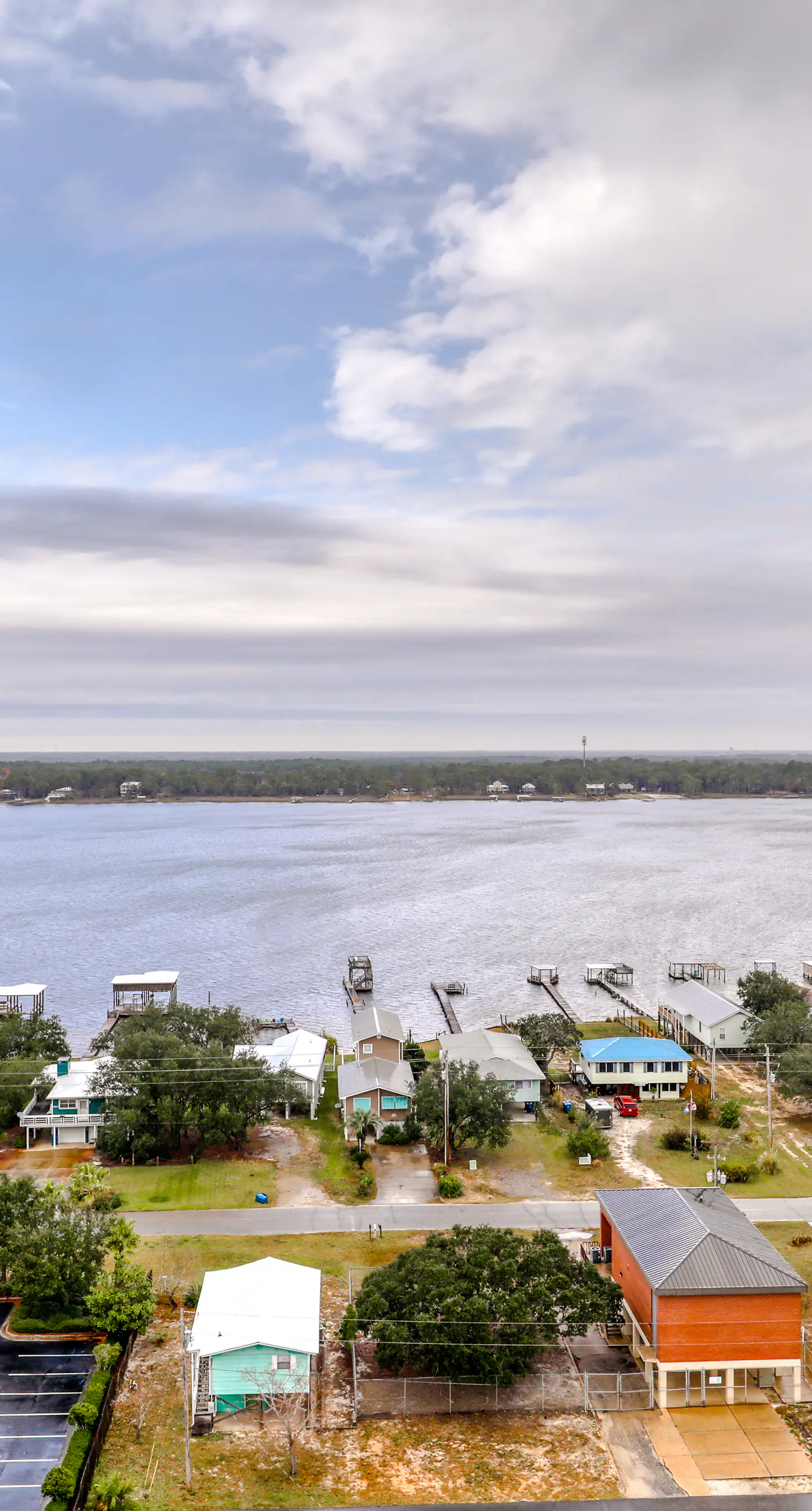 Corner condo with Gulf lagoon views, beach access & pools lazy river