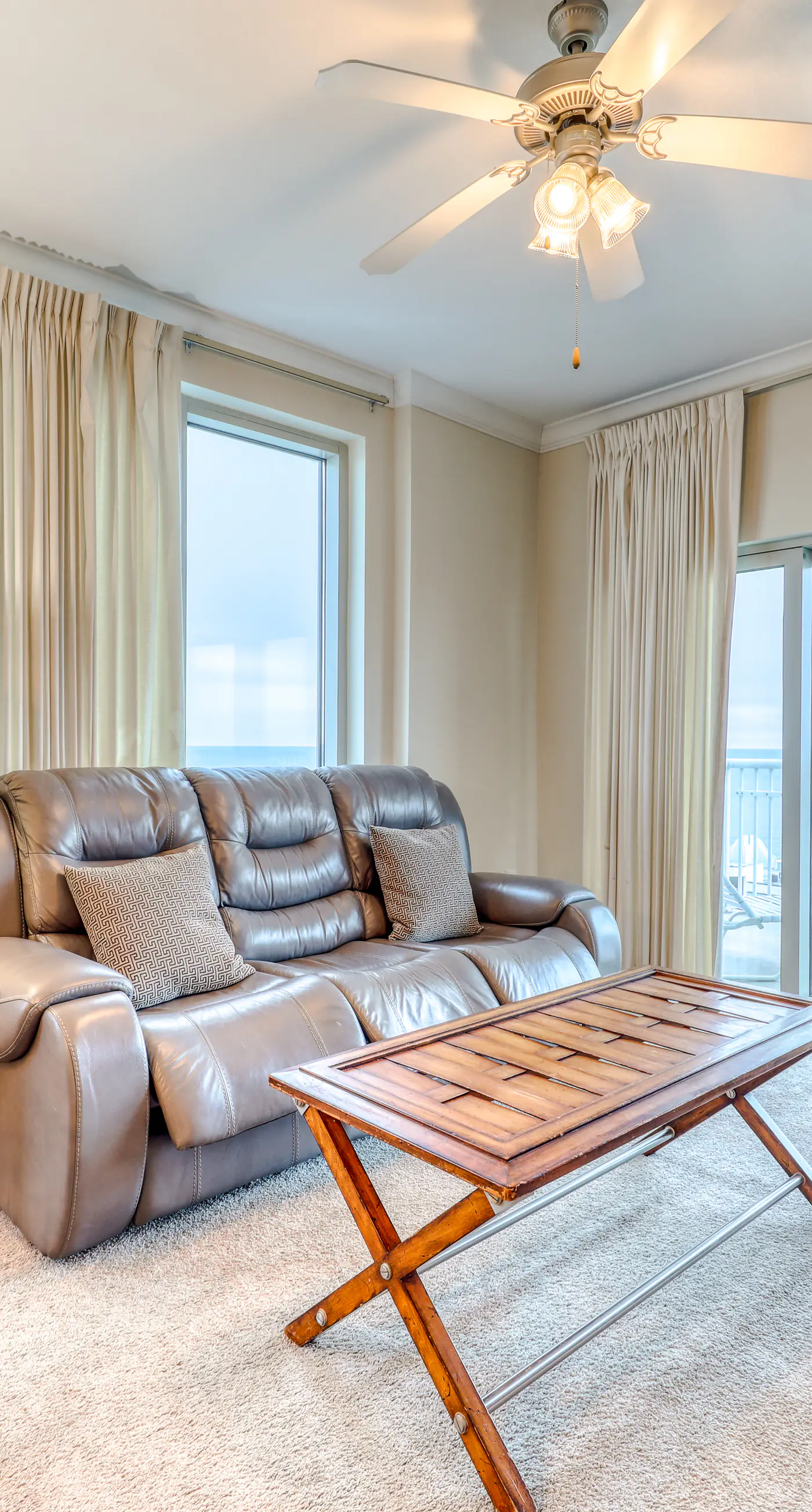 Corner condo with Gulf lagoon views, beach access & pools lazy river