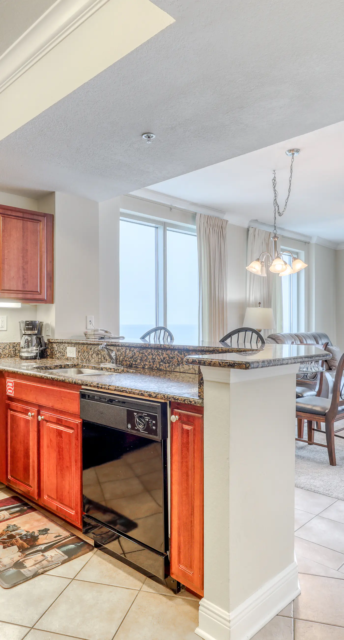 Corner condo with Gulf lagoon views, beach access & pools lazy river