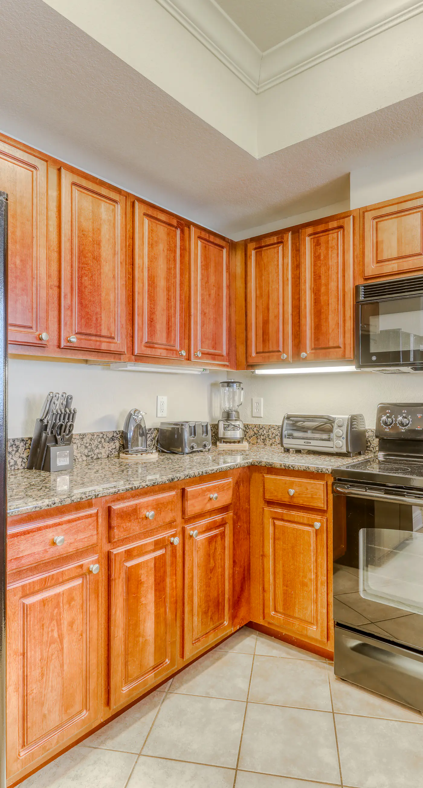 Corner condo with Gulf lagoon views, beach access & pools lazy river