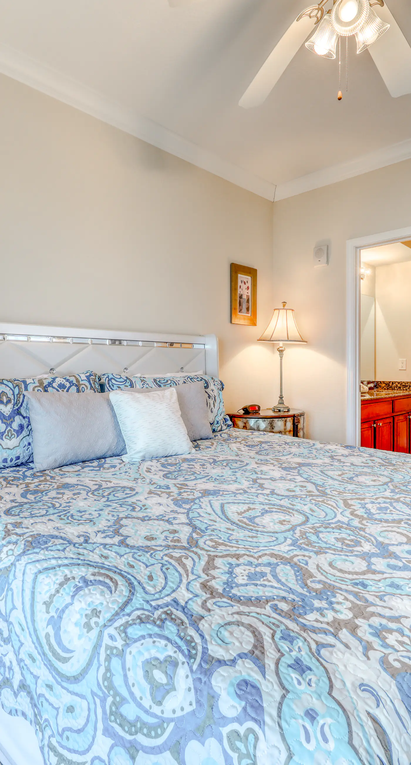 Corner condo with Gulf lagoon views, beach access & pools lazy river