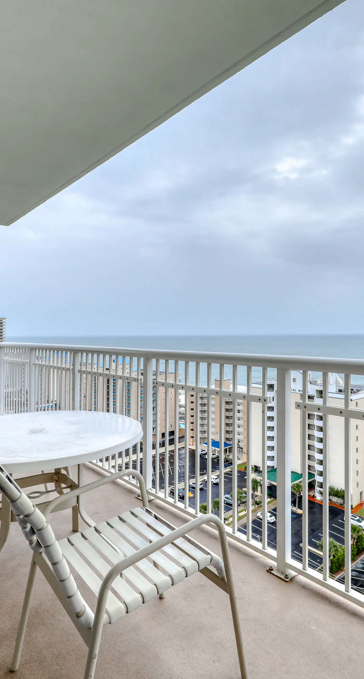 Corner condo with Gulf lagoon views, beach access & pools lazy river