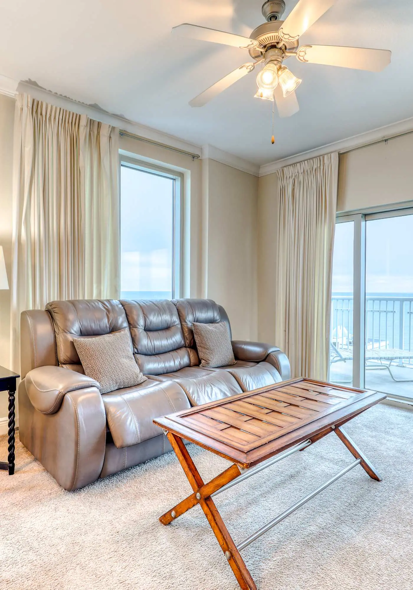 Corner condo with Gulf lagoon views, beach access & pools lazy river