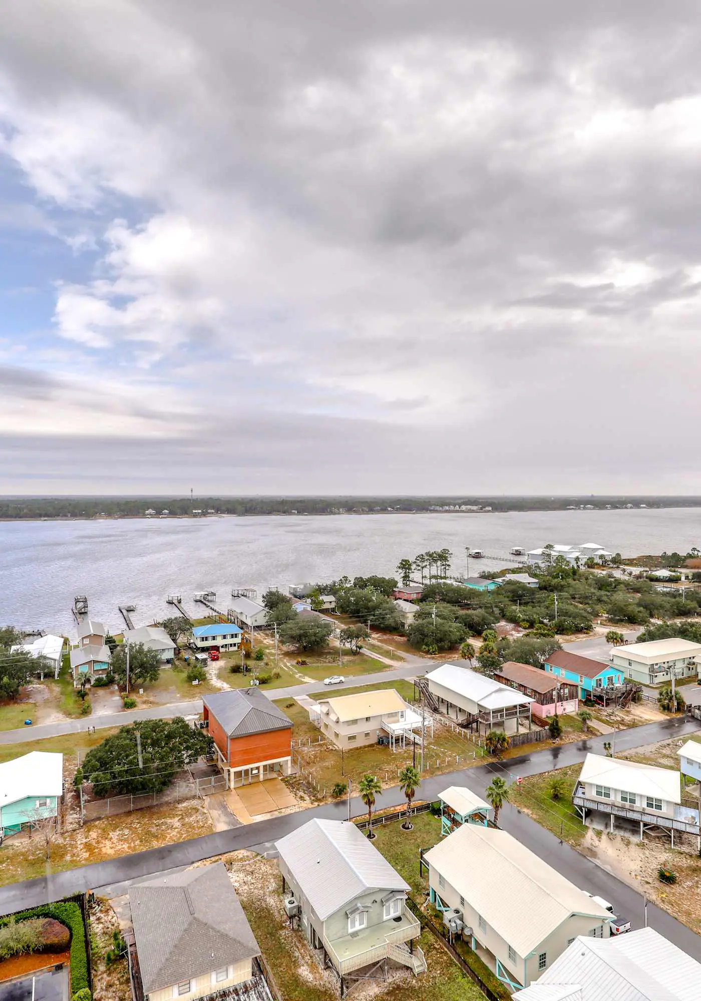 Corner condo with Gulf lagoon views, beach access & pools lazy river