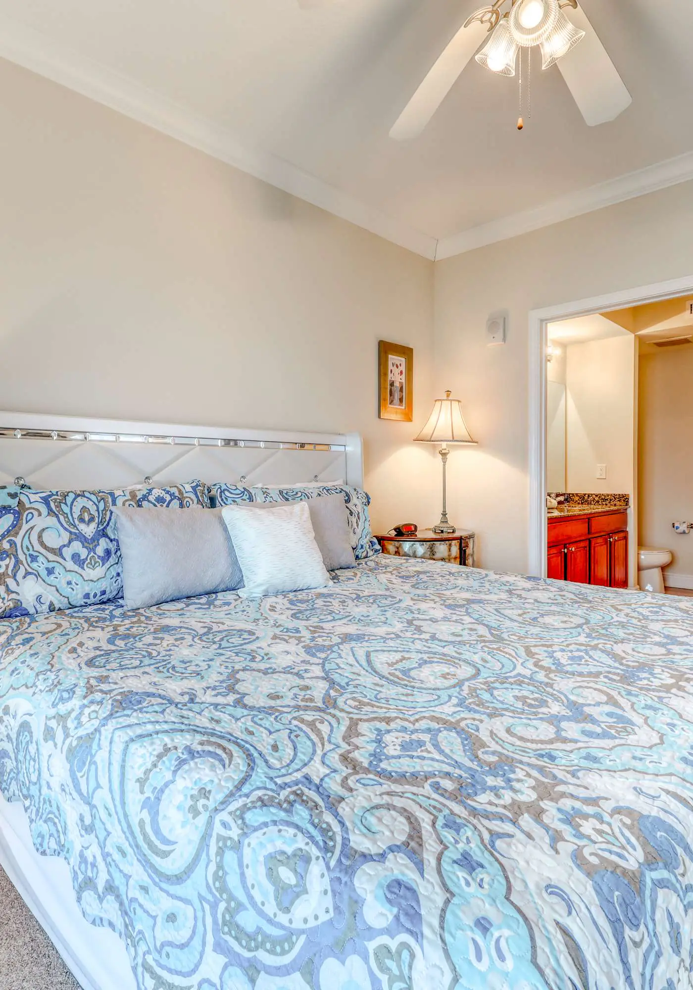 Corner condo with Gulf lagoon views, beach access & pools lazy river