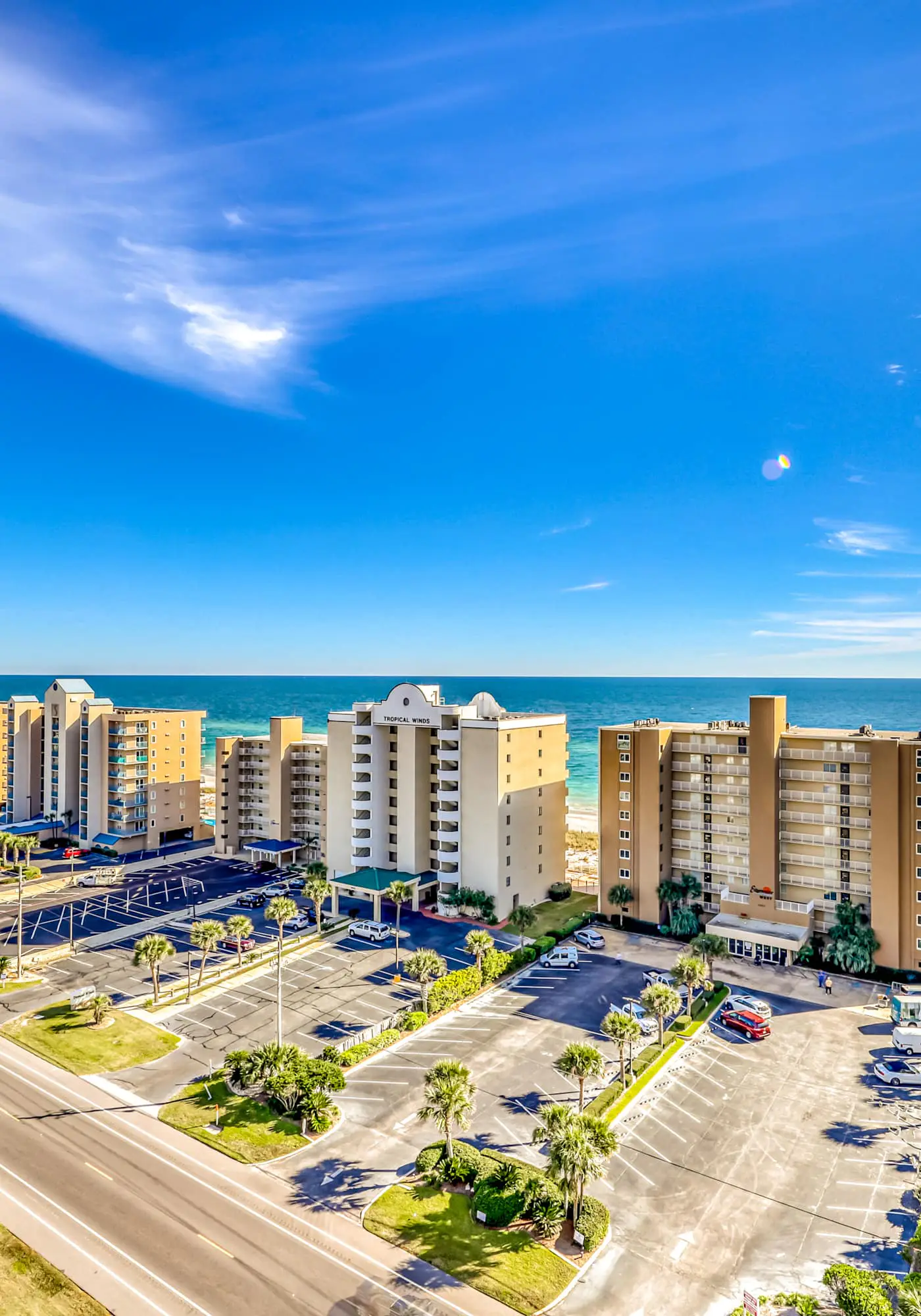 Corner condo with Gulf lagoon views, beach access & pools lazy river