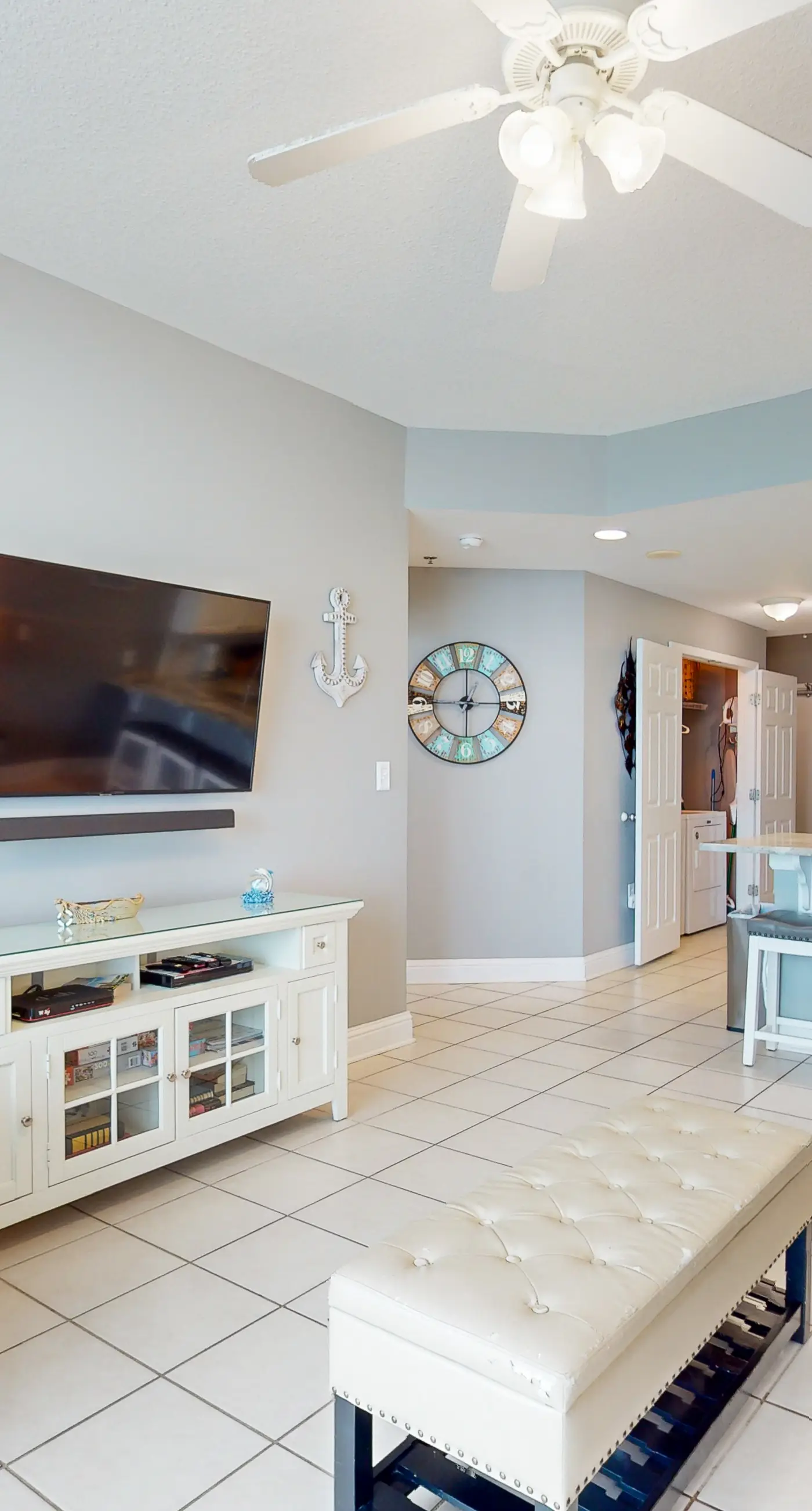 Beachfront condo with amazing views, multiple on-site pools & hot tubs