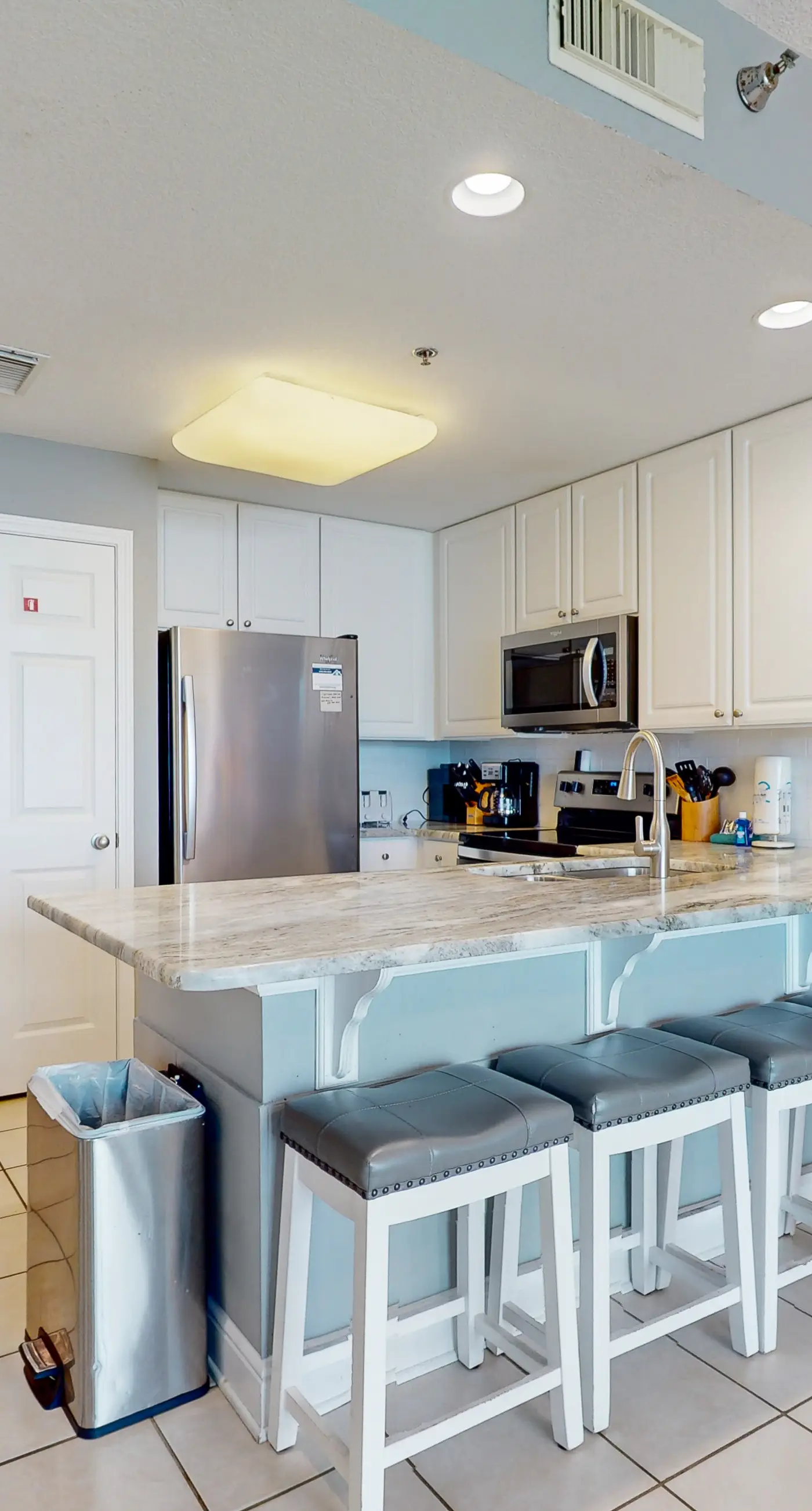 Beachfront condo with amazing views, multiple on-site pools & hot tubs