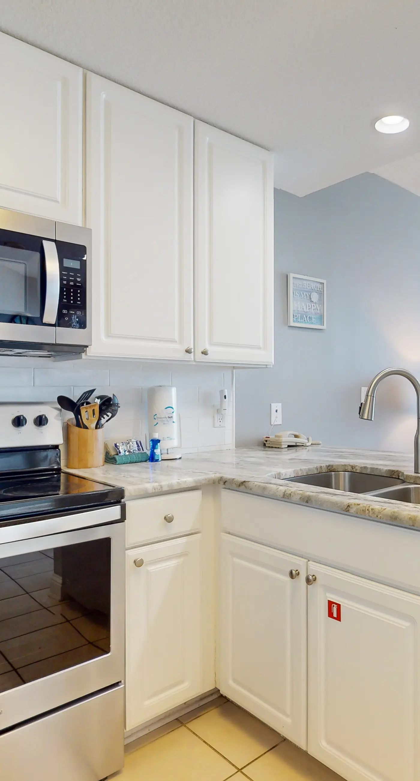 Beachfront condo with amazing views, multiple on-site pools & hot tubs