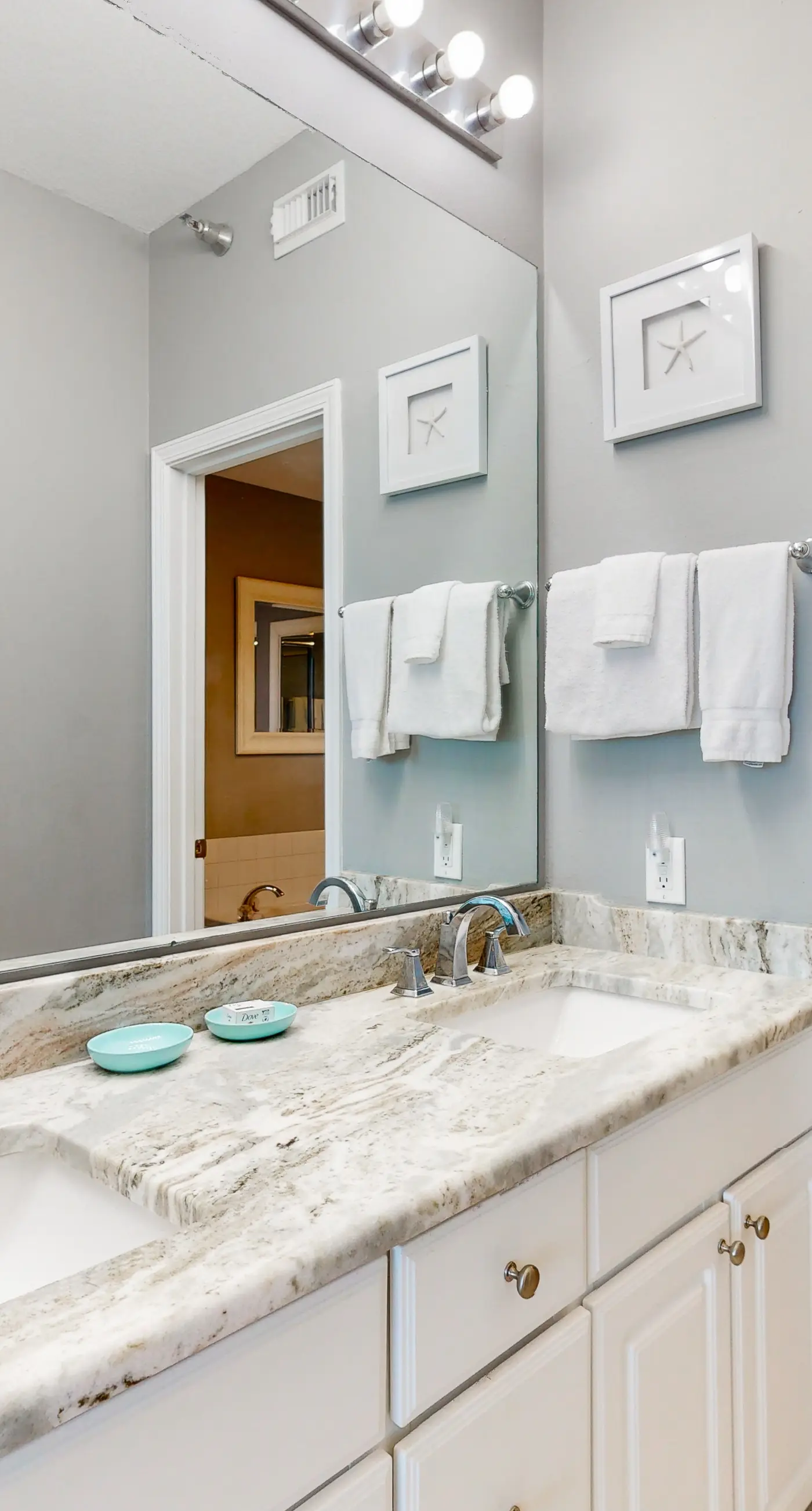 Beachfront condo with amazing views, multiple on-site pools & hot tubs