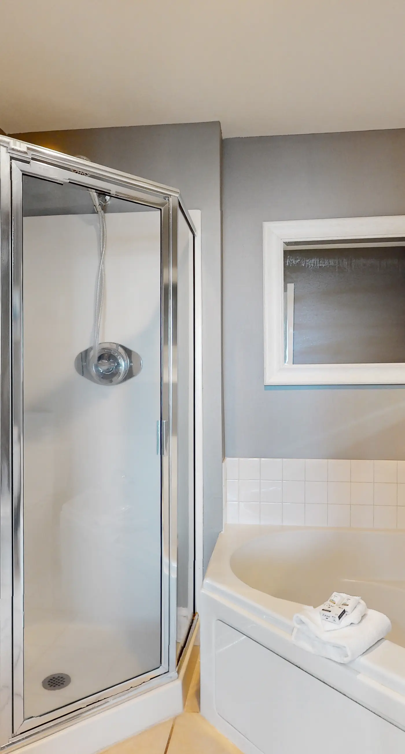 Beachfront condo with amazing views, multiple on-site pools & hot tubs