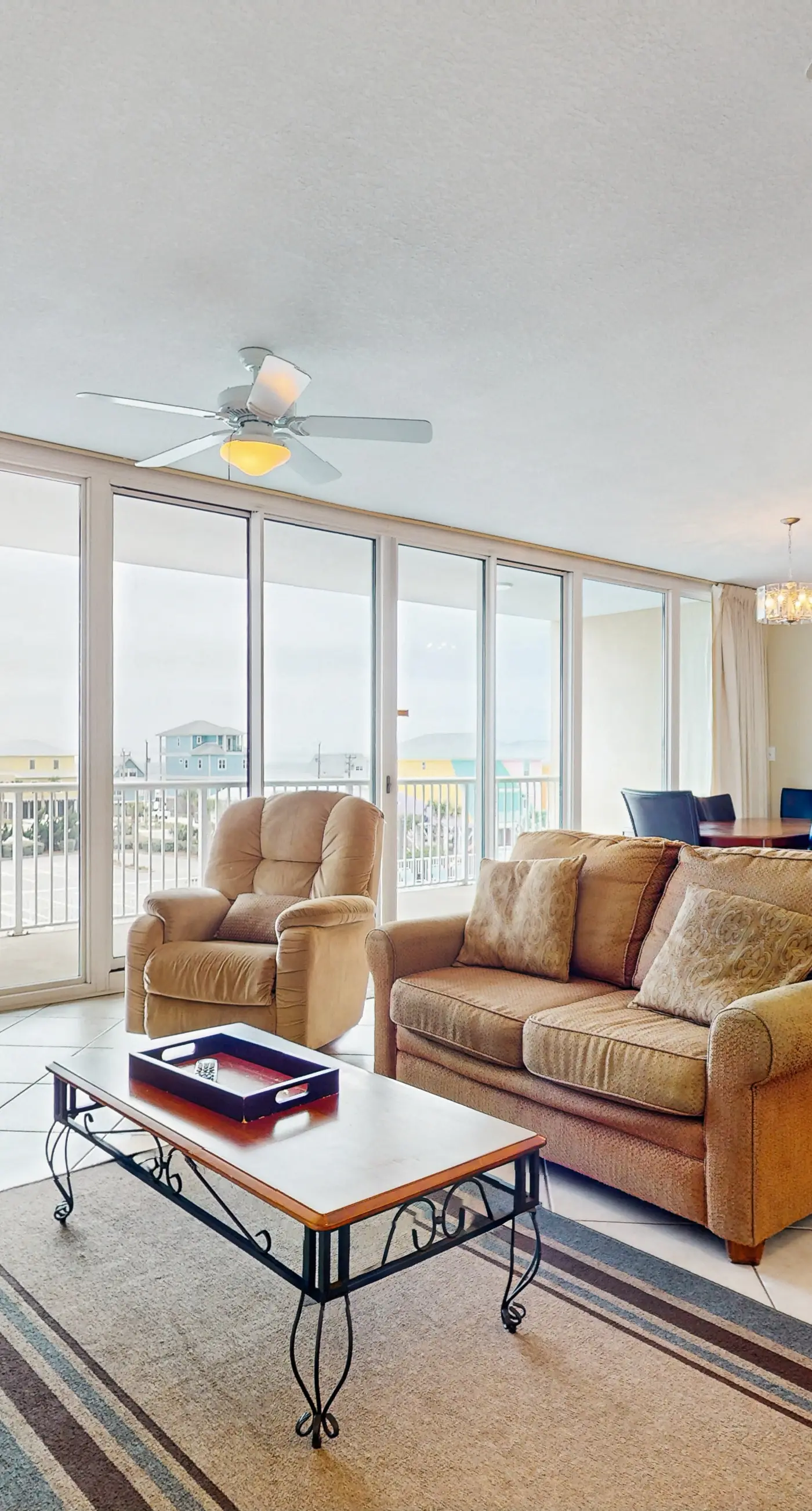 Gulf condo w/ private balcony, stunning views, pools, & sauna