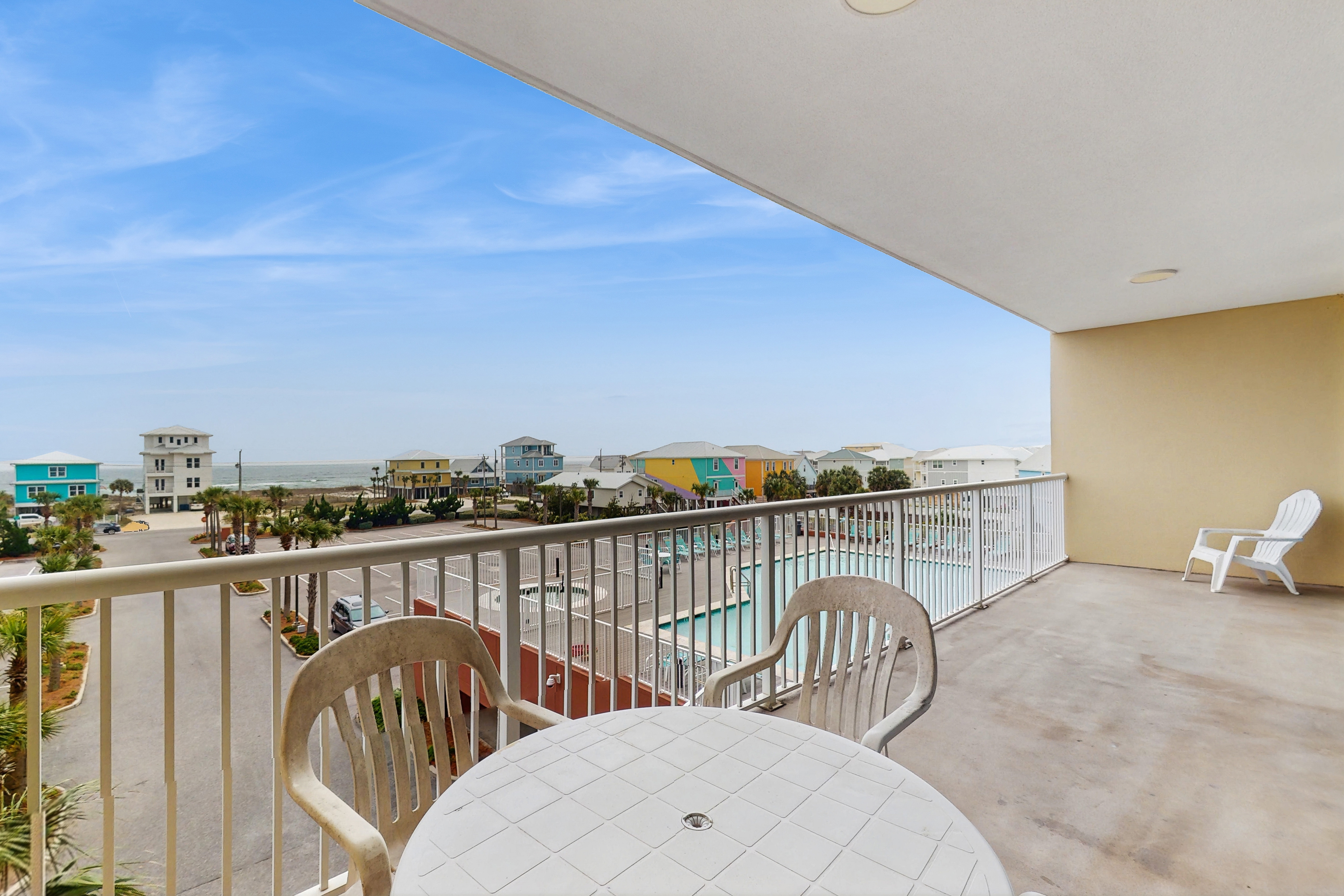 Gulf condo w/ private balcony, stunning views, pools, & sauna