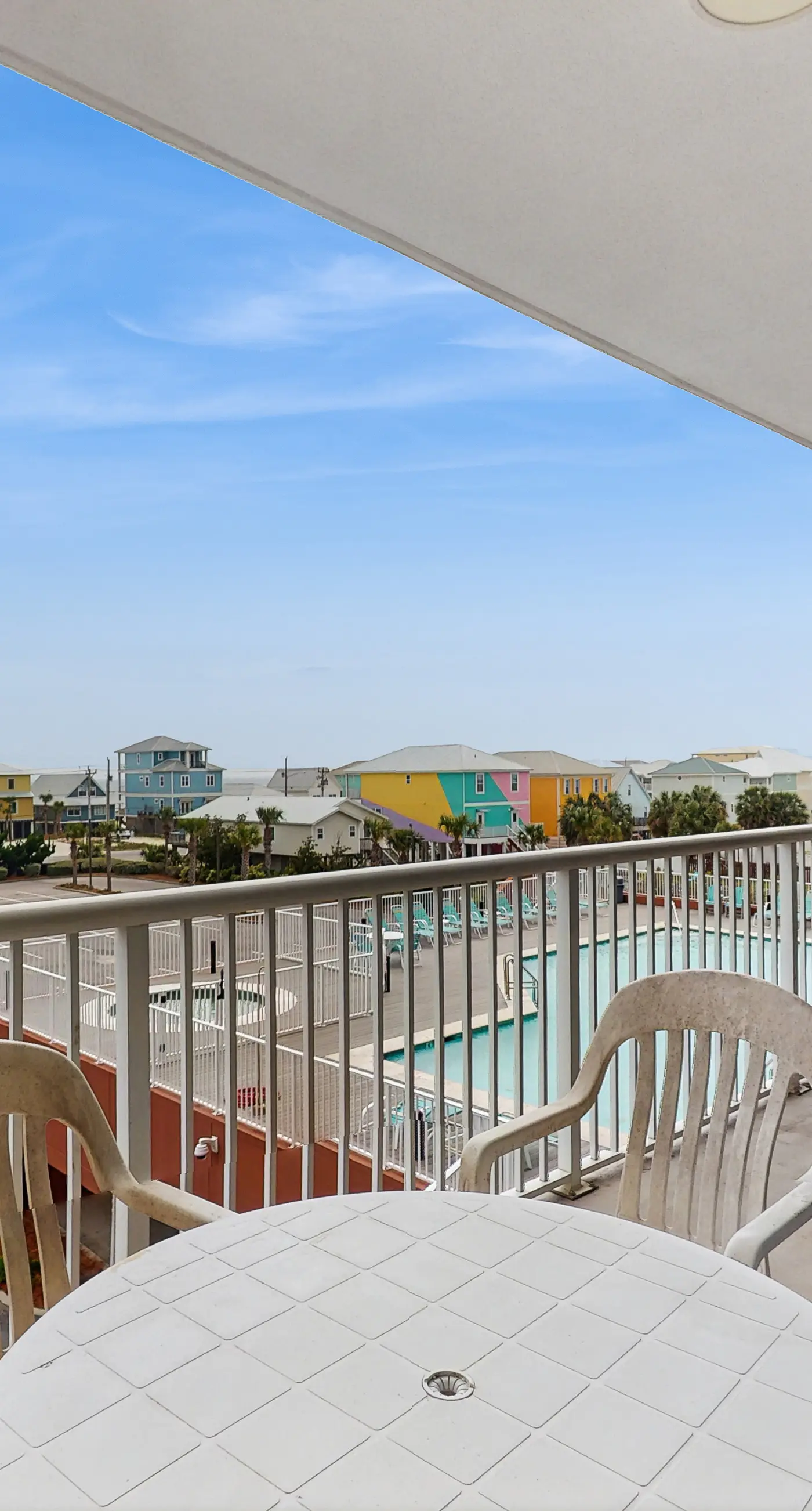 Gulf condo w/ private balcony, stunning views, pools, & sauna