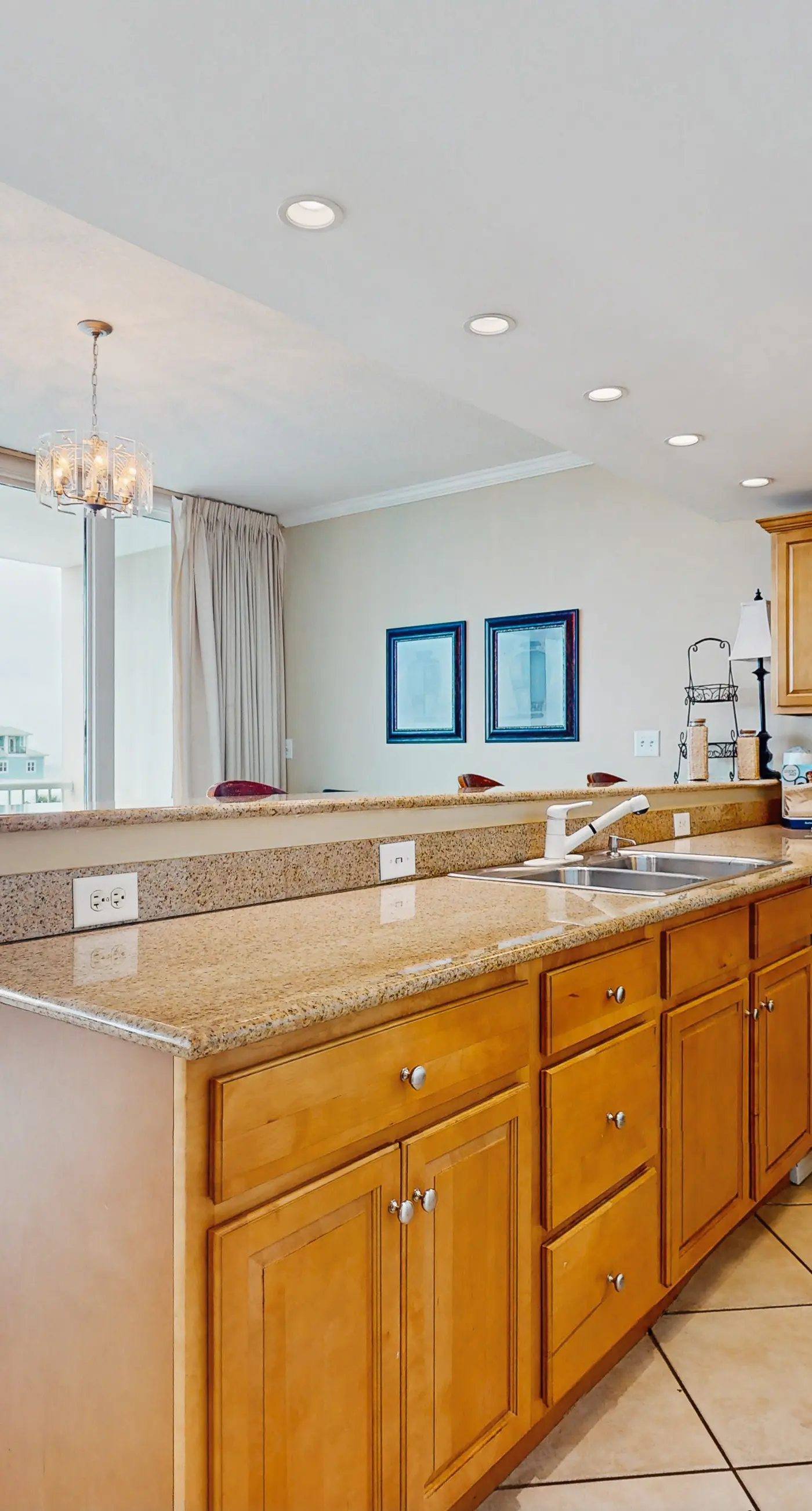 Gulf condo w/ private balcony, stunning views, pools, & sauna