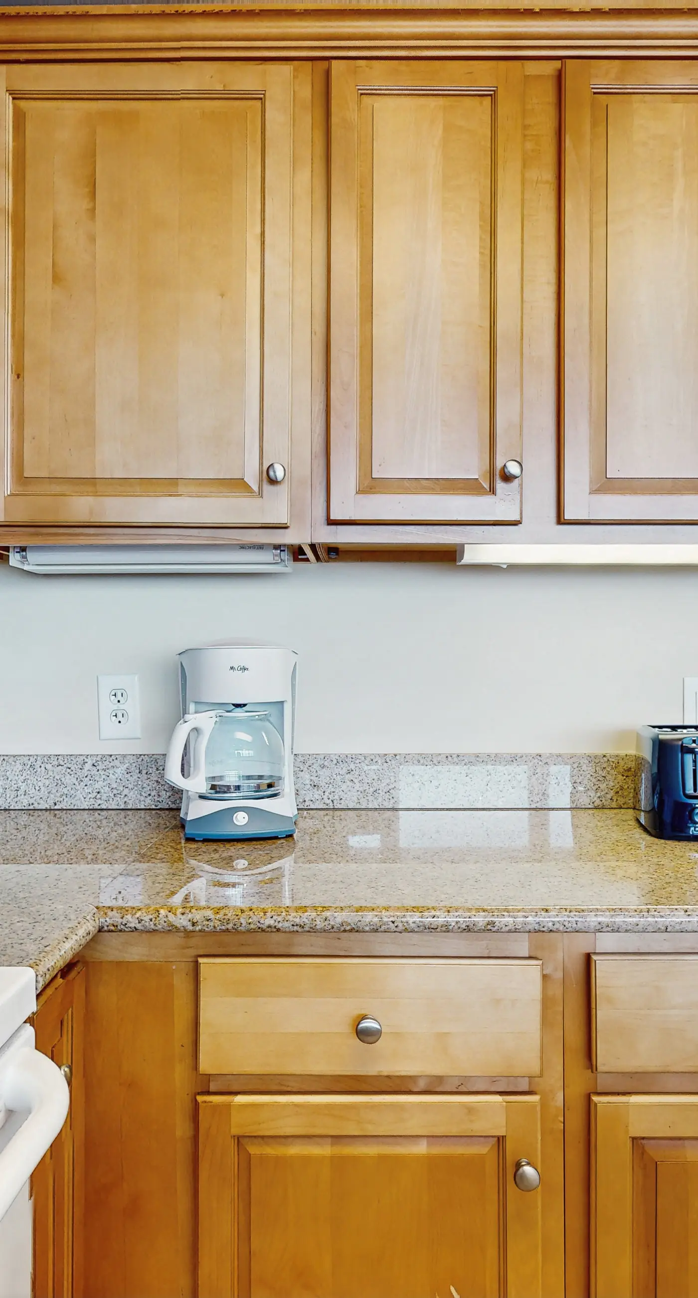 Gulf condo w/ private balcony, stunning views, pools, & sauna