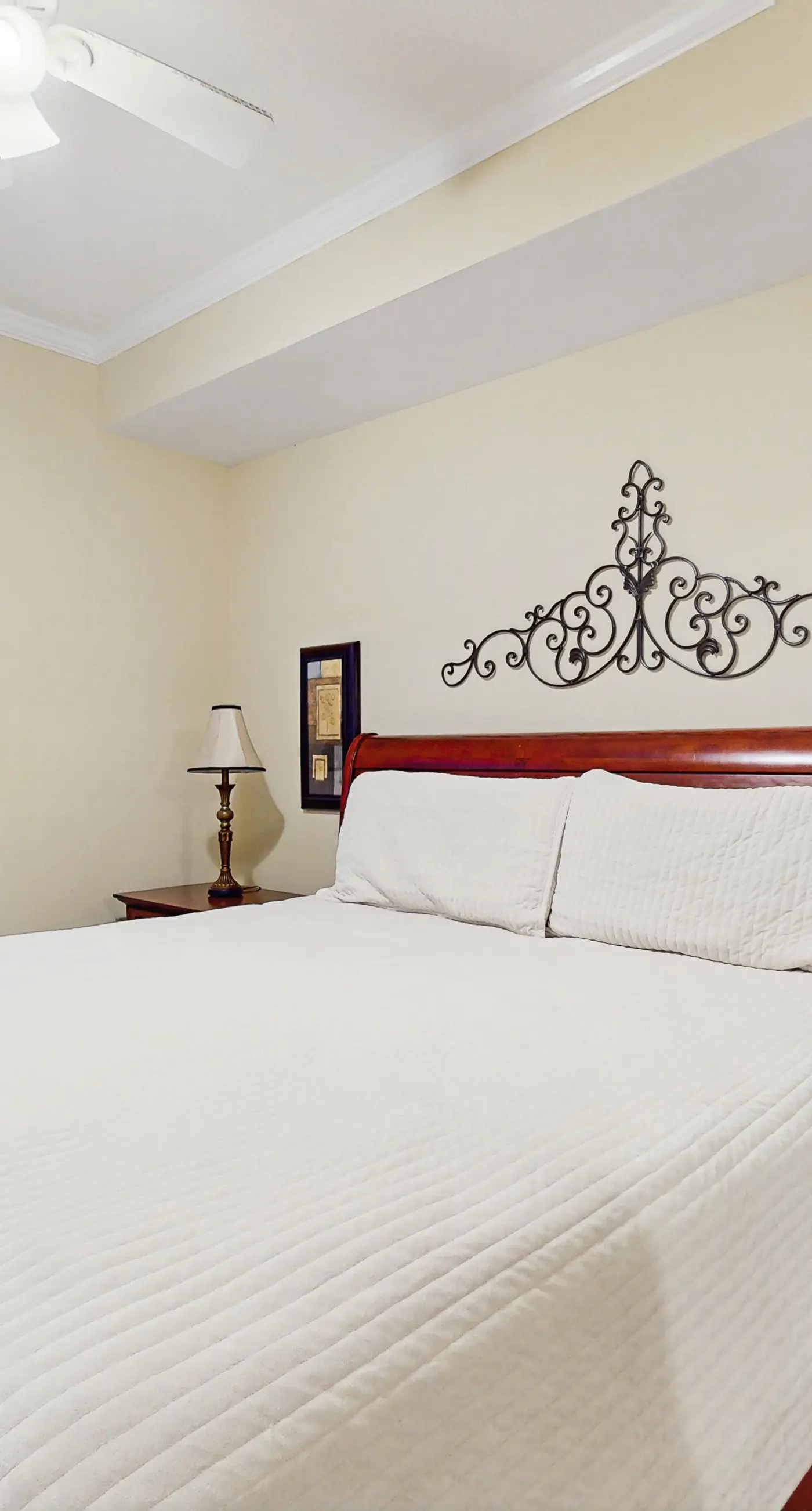 Gulf condo w/ private balcony, stunning views, pools, & sauna