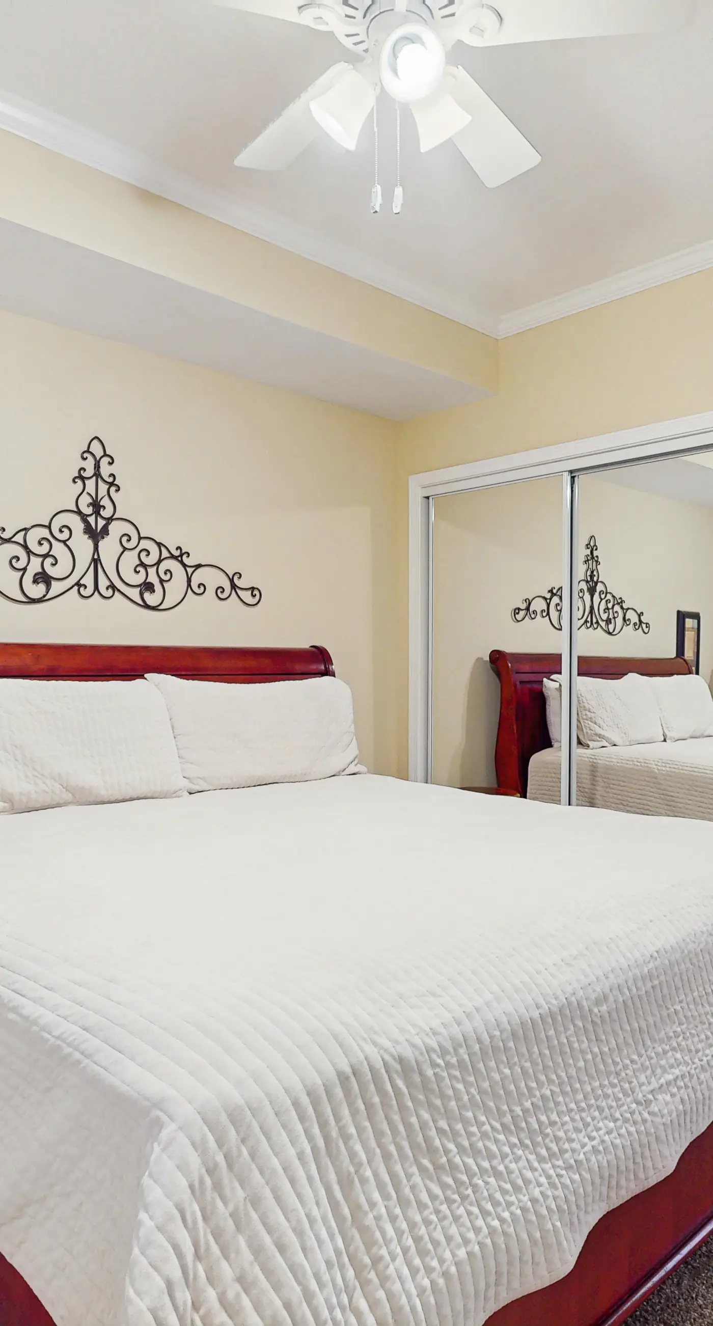 Gulf condo w/ private balcony, stunning views, pools, & sauna