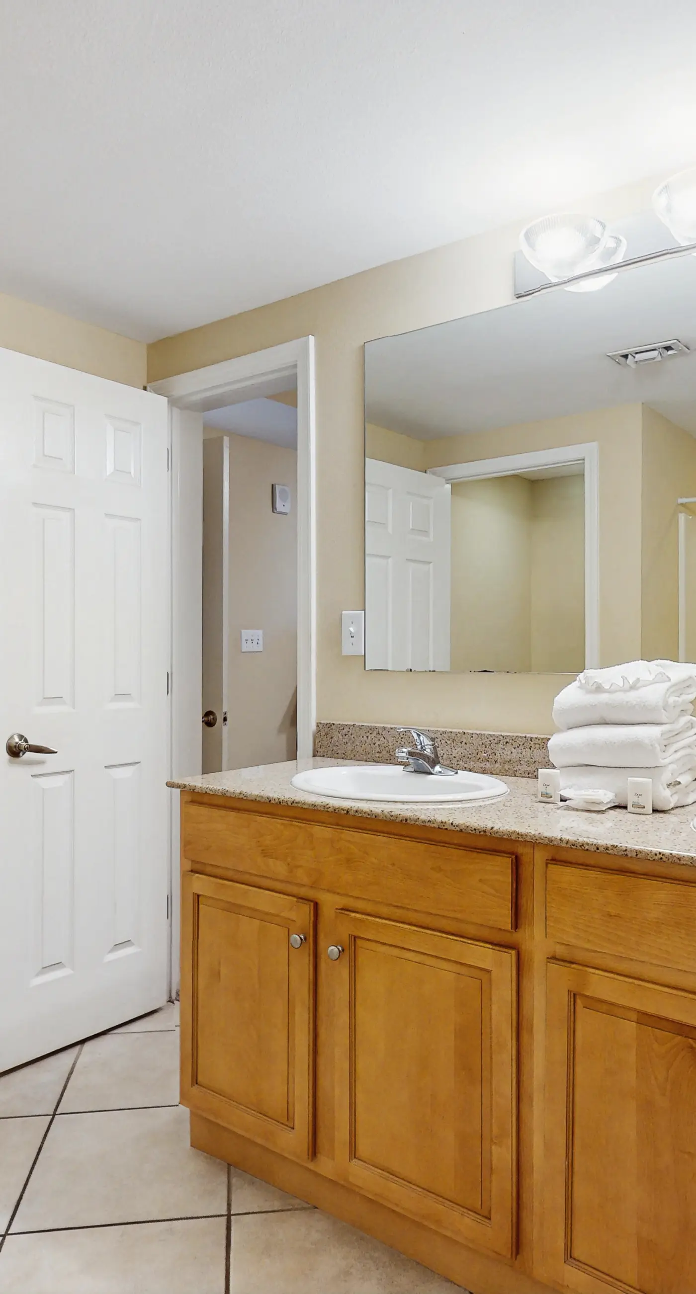 Gulf condo w/ private balcony, stunning views, pools, & sauna