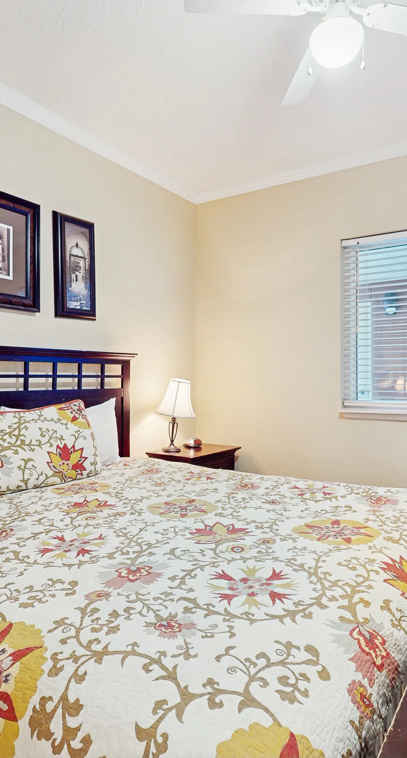 Gulf condo w/ private balcony, stunning views, pools, & sauna