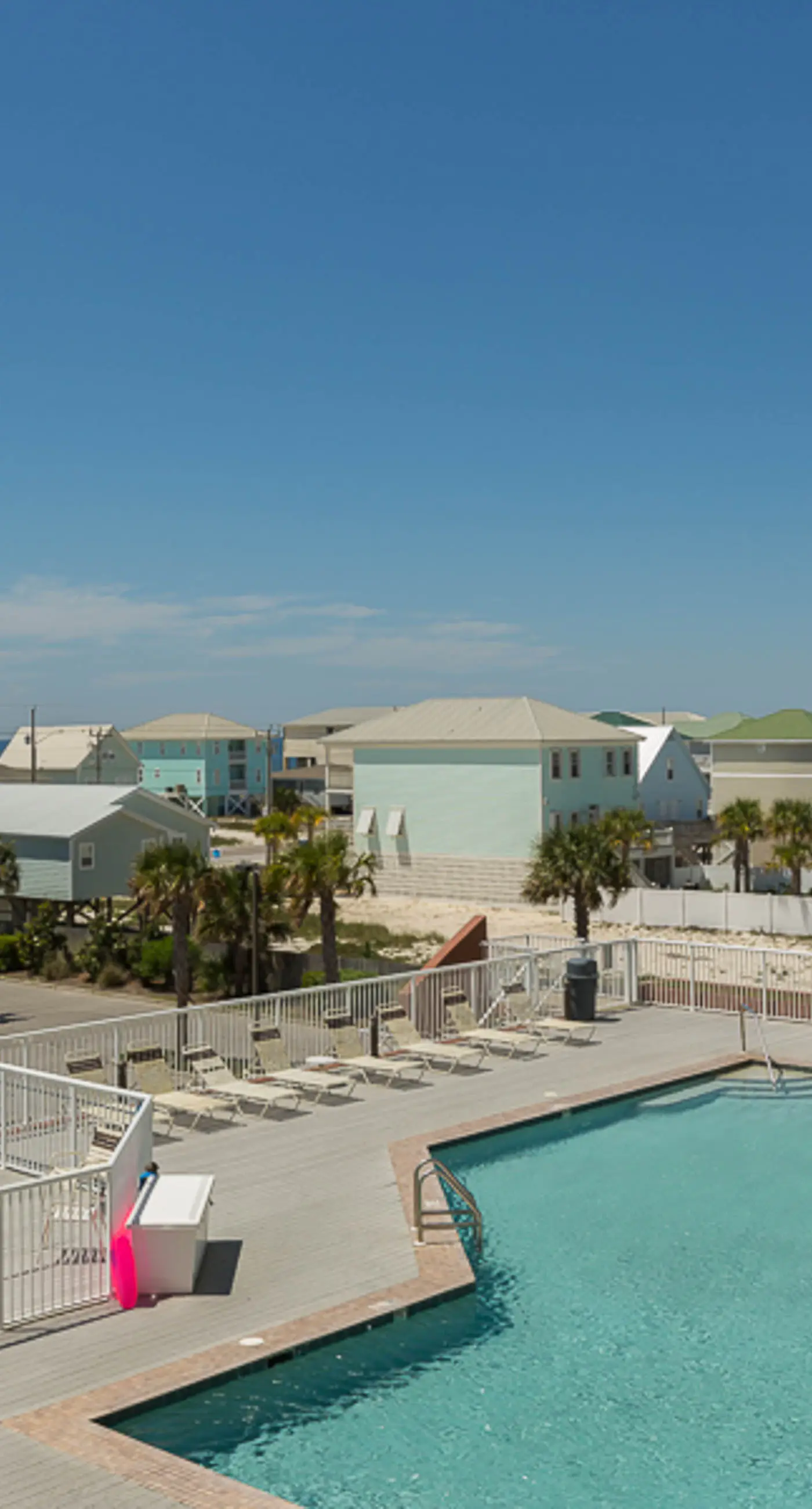 Gulf condo w/ private balcony, stunning views, pools, & sauna