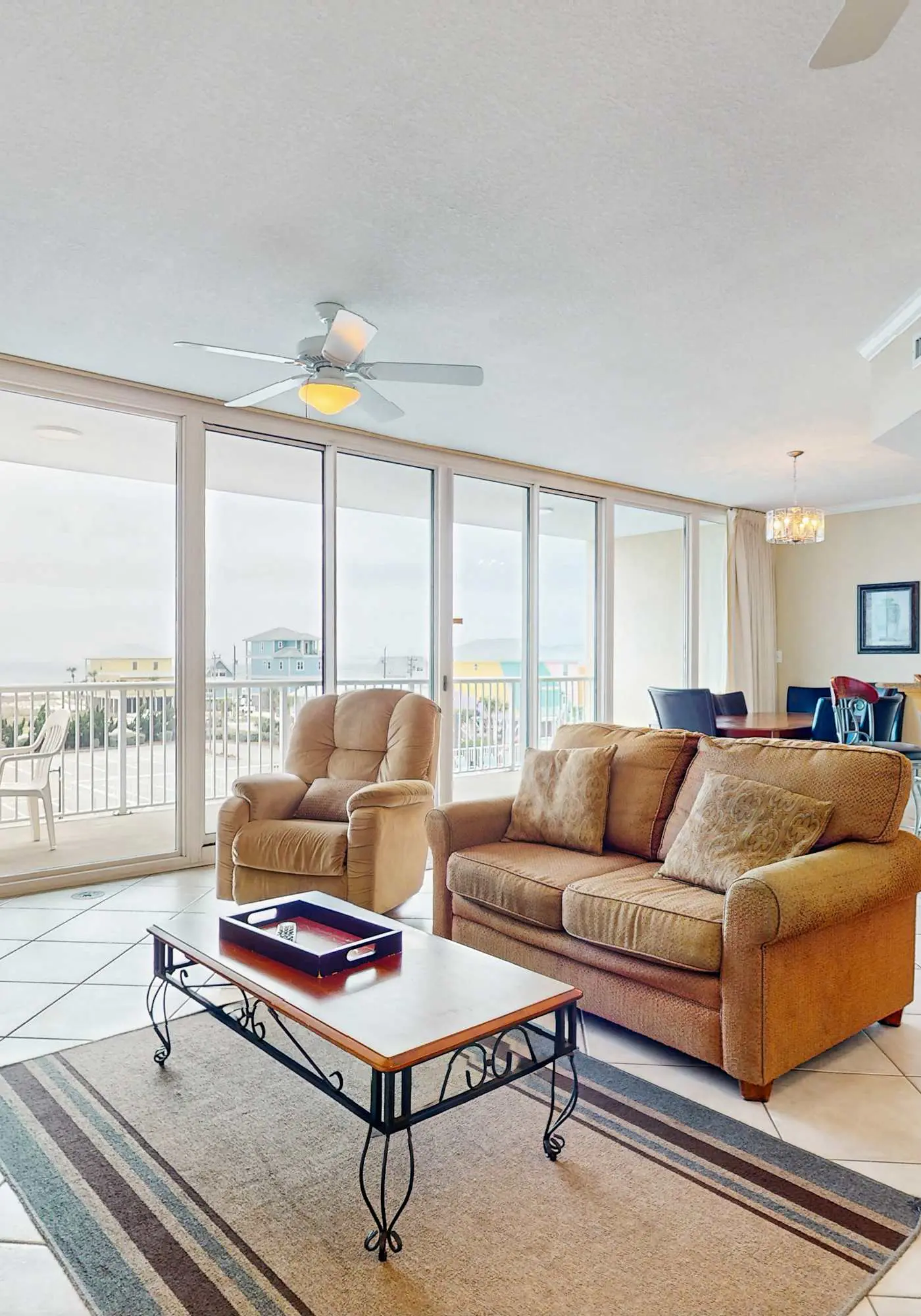 Gulf condo w/ private balcony, stunning views, pools, & sauna