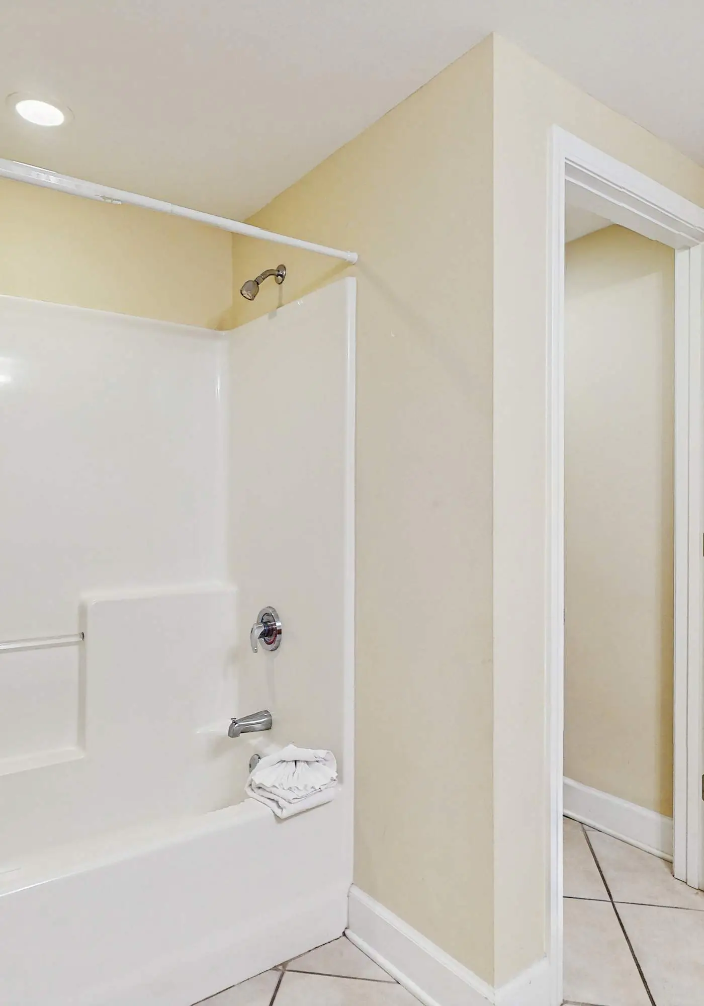 Gulf condo w/ private balcony, stunning views, pools, & sauna