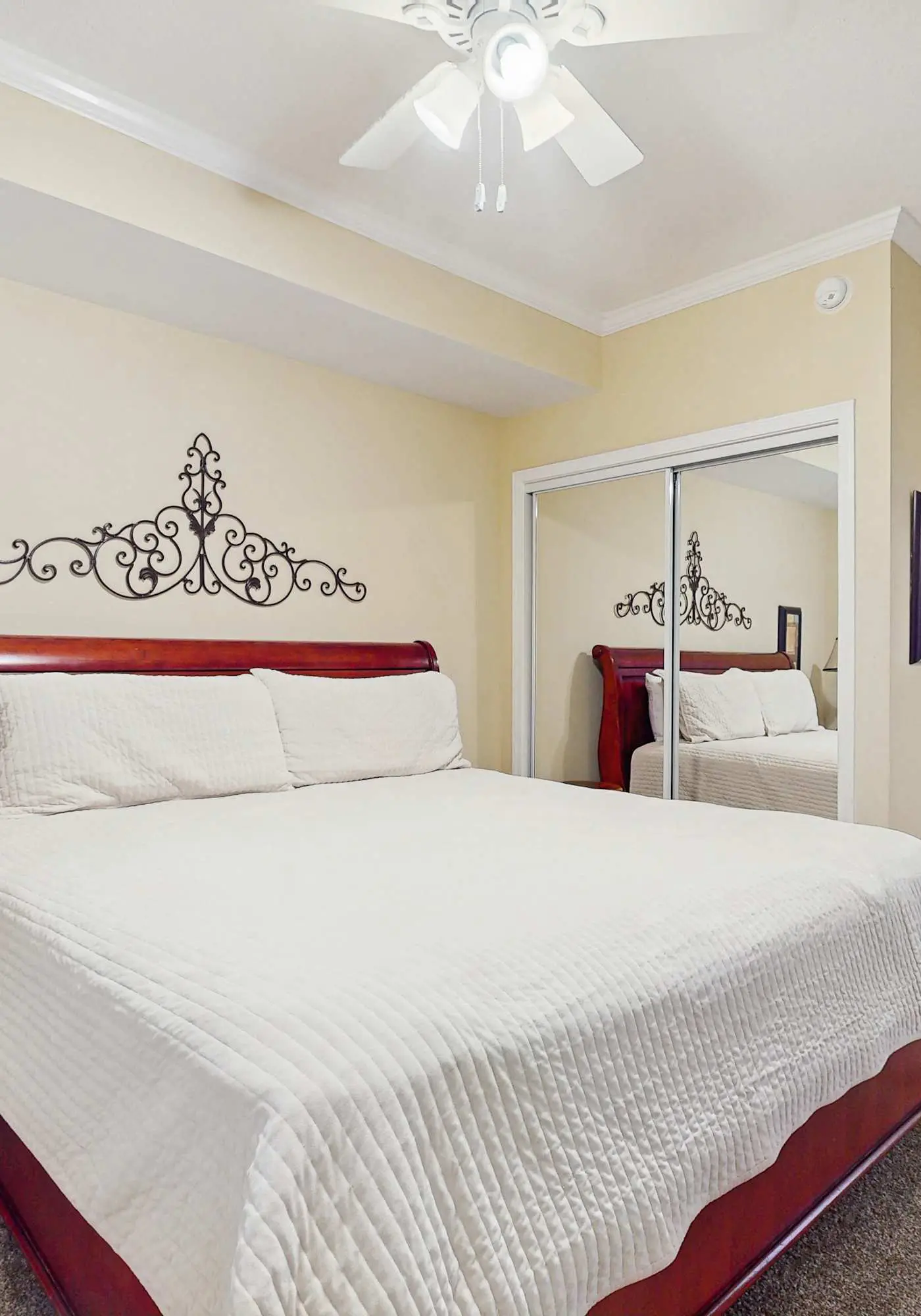 Gulf condo w/ private balcony, stunning views, pools, & sauna