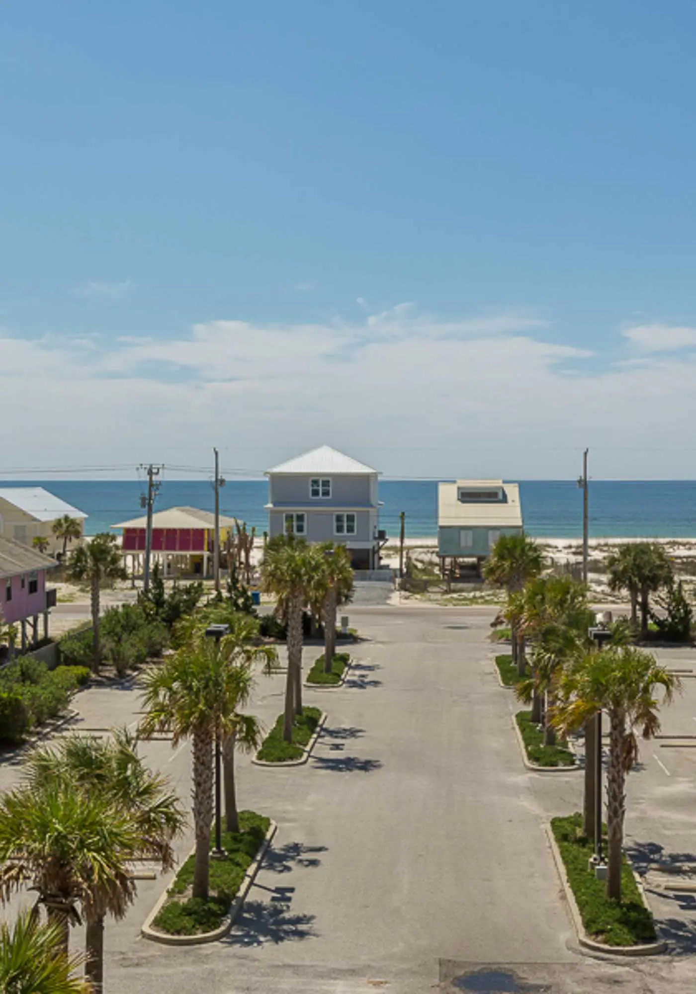 Gulf condo w/ private balcony, stunning views, pools, & sauna