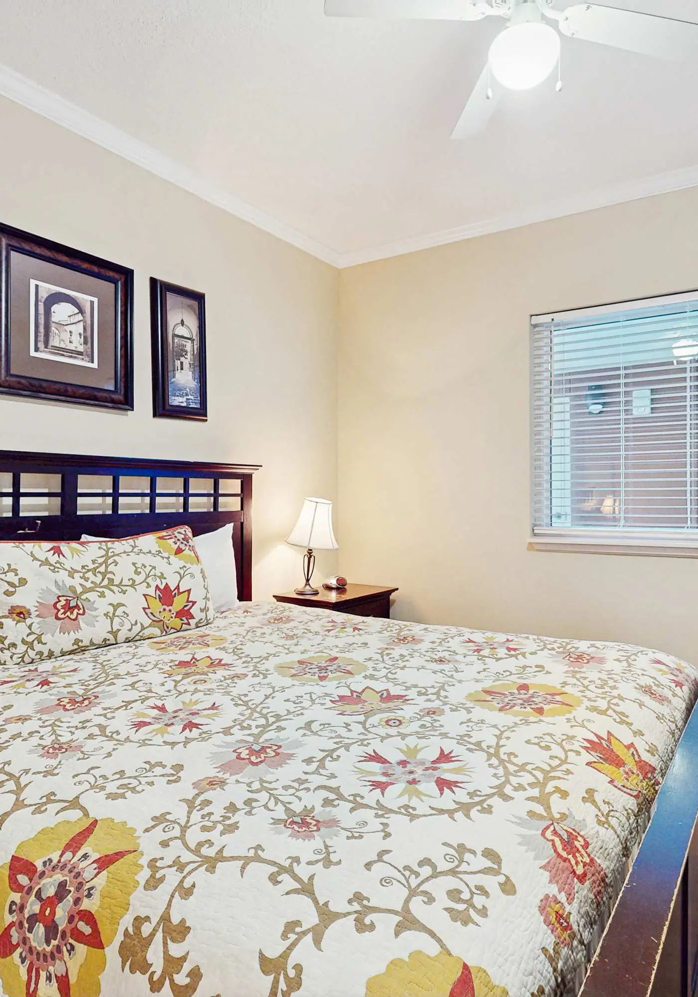 Gulf condo w/ private balcony, stunning views, pools, & sauna