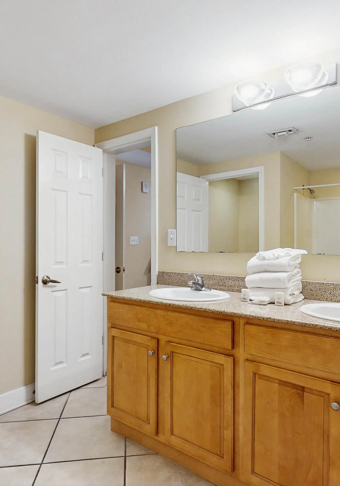 Gulf condo w/ private balcony, stunning views, pools, & sauna