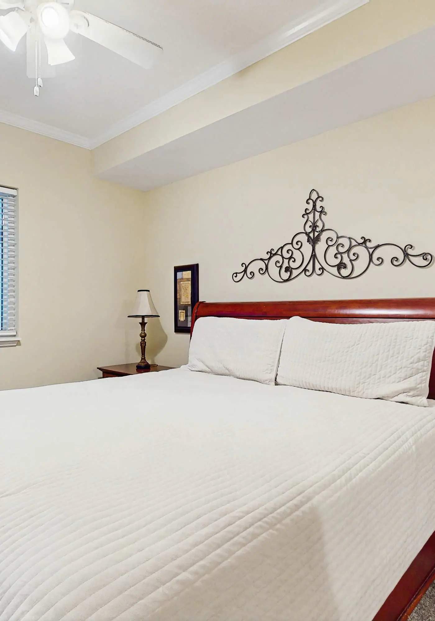 Gulf condo w/ private balcony, stunning views, pools, & sauna