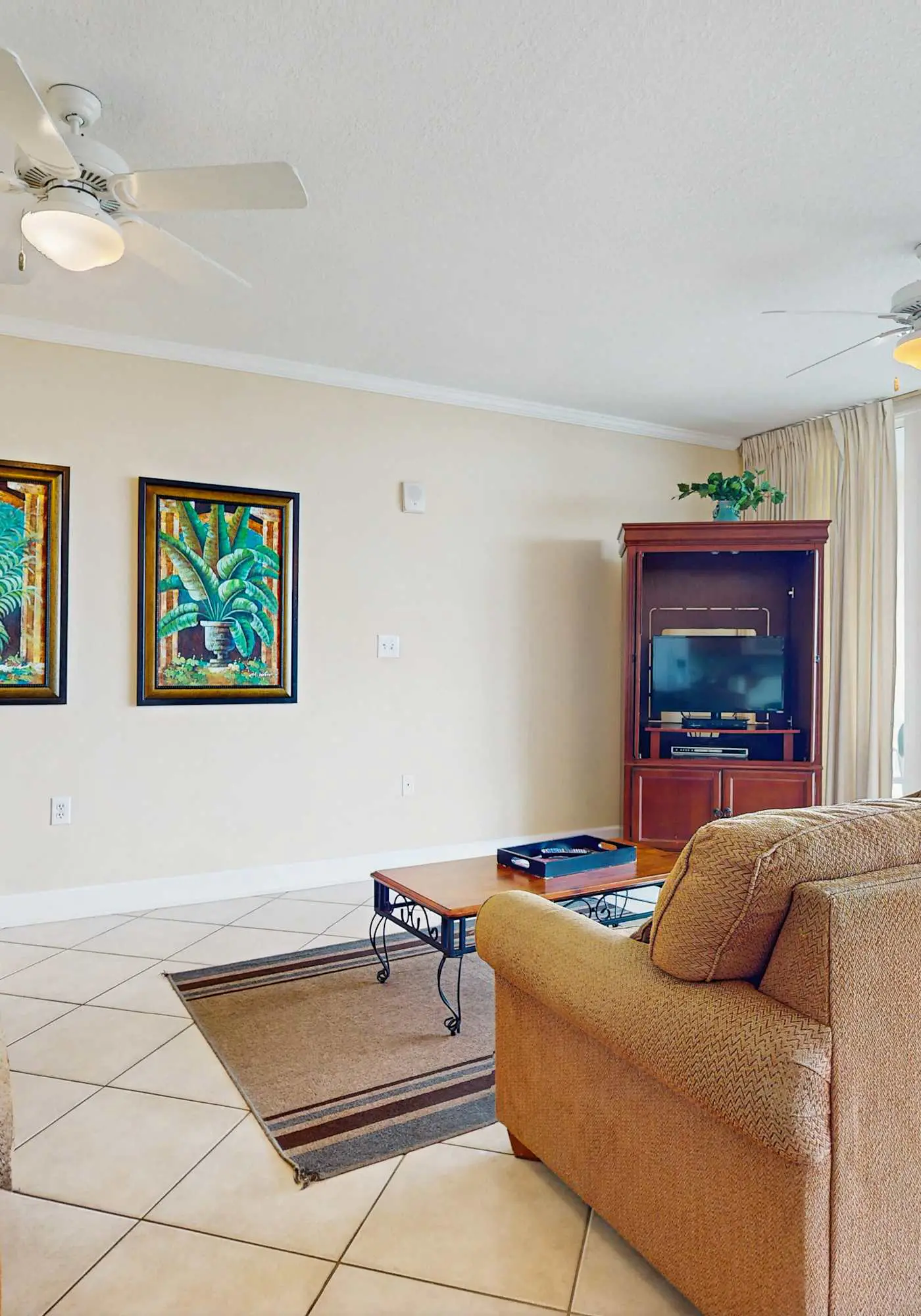 Gulf condo w/ private balcony, stunning views, pools, & sauna