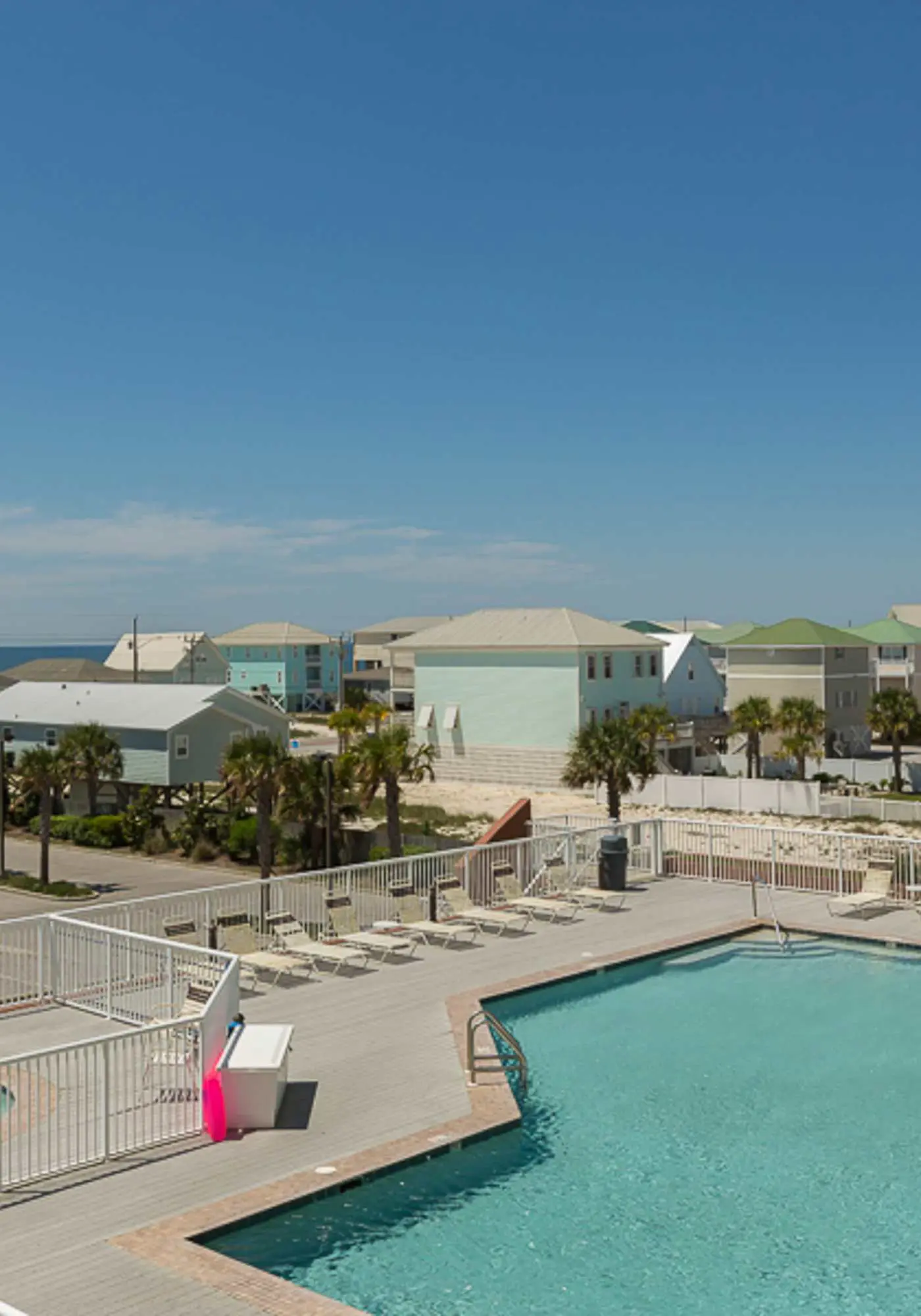 Gulf condo w/ private balcony, stunning views, pools, & sauna