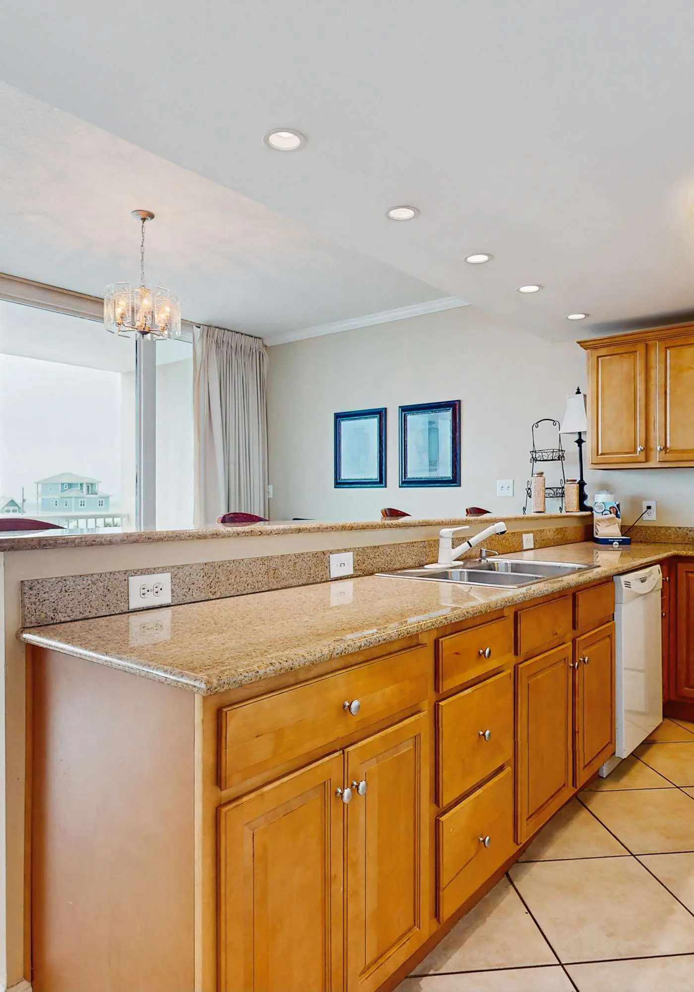 Gulf condo w/ private balcony, stunning views, pools, & sauna