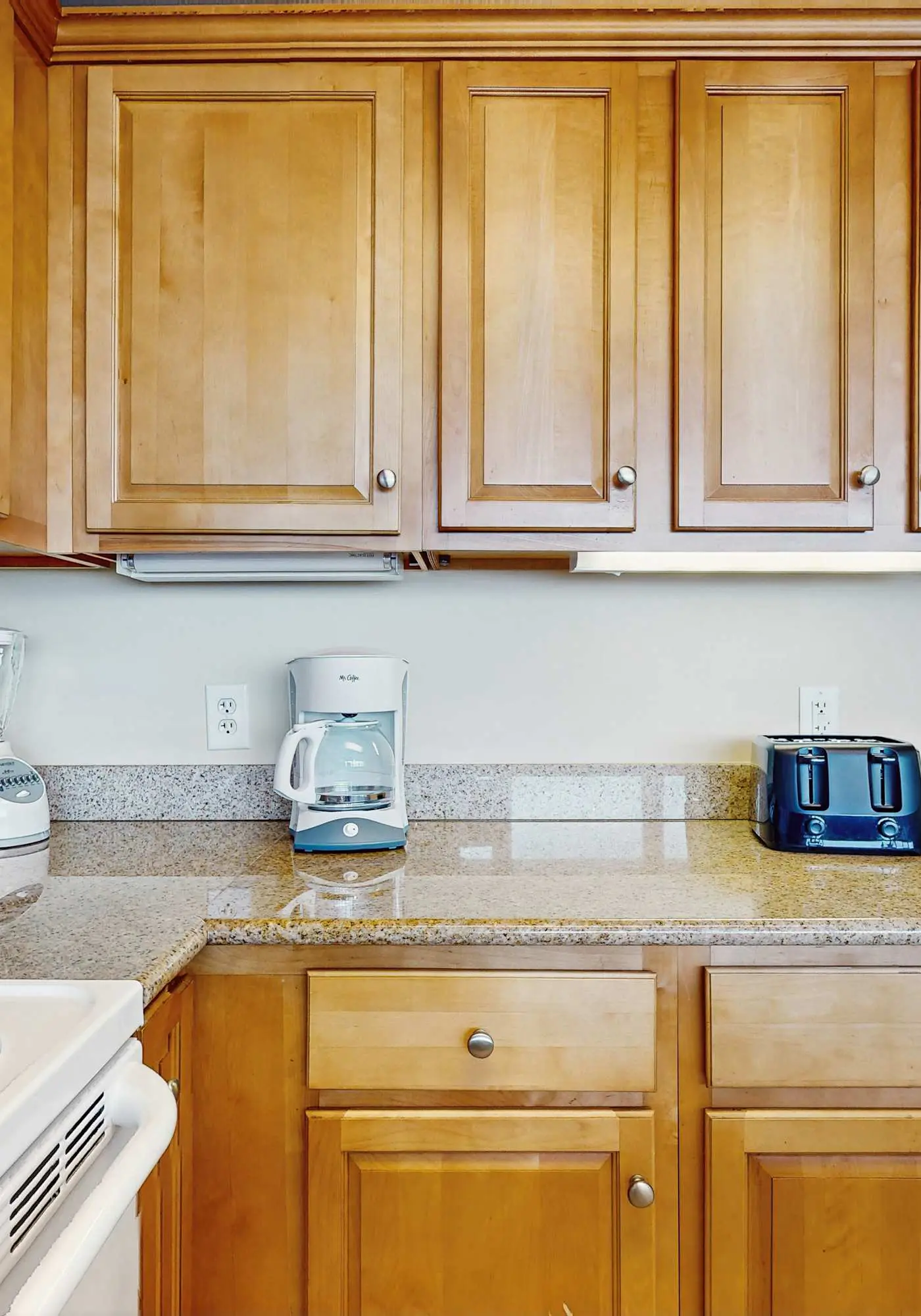 Gulf condo w/ private balcony, stunning views, pools, & sauna