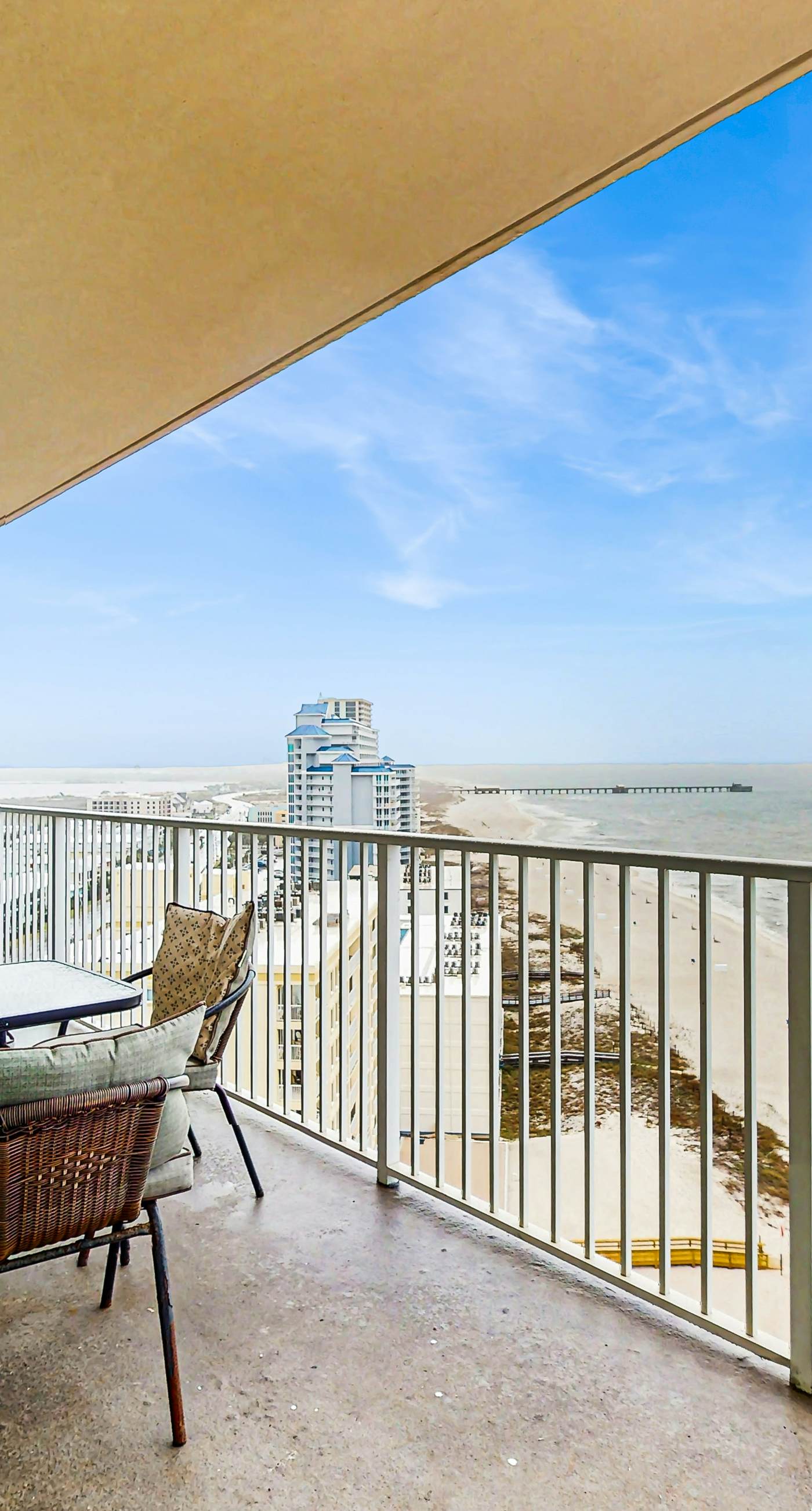 Gulf front condo with community outdoor & indoor pool, hot tub & fitness center
